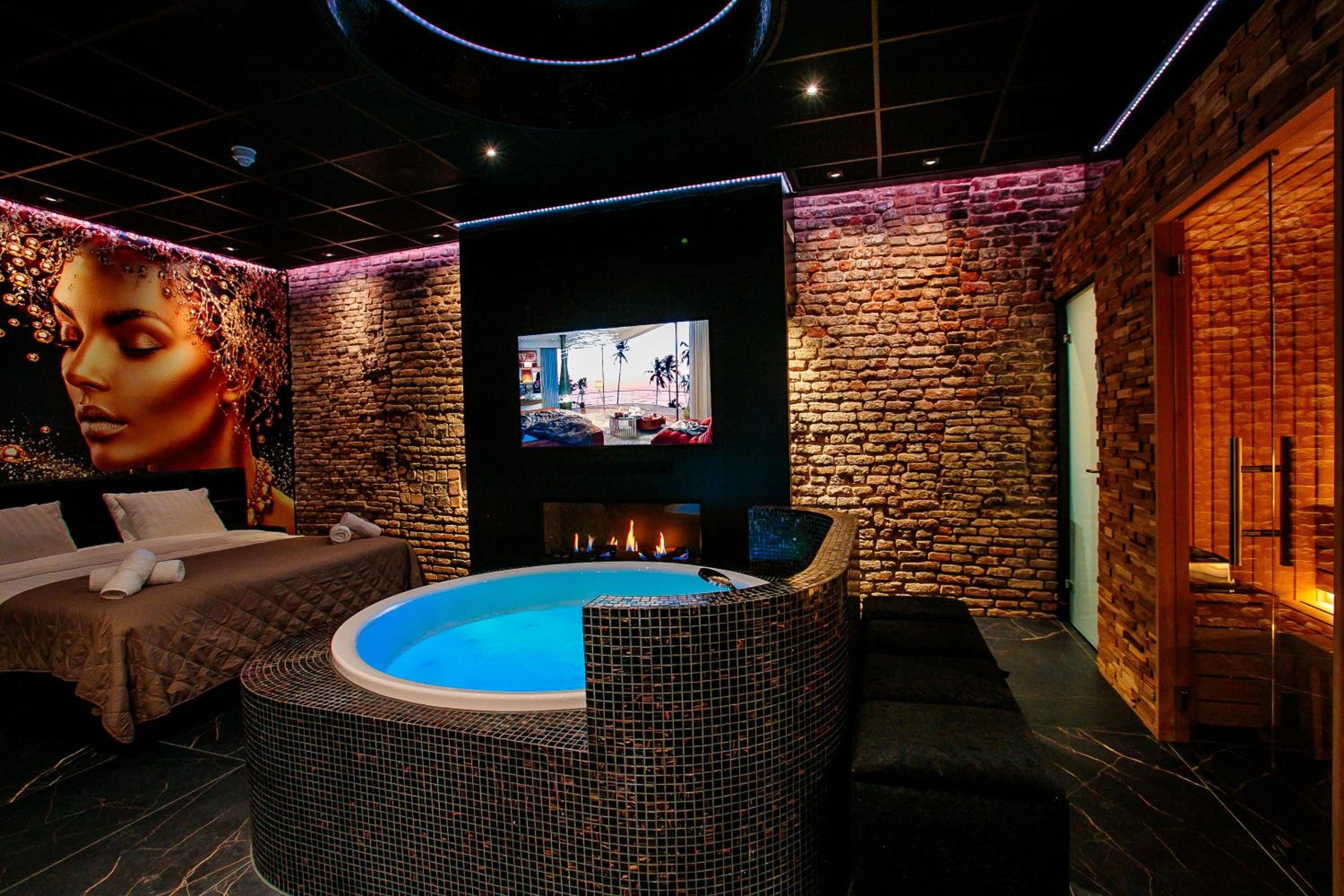 Suite with Spa Bath photo 1