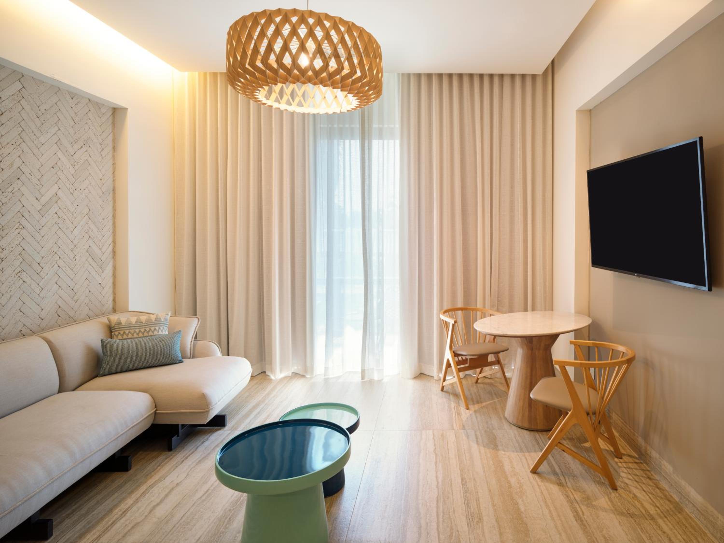 King Suite - Photo 2