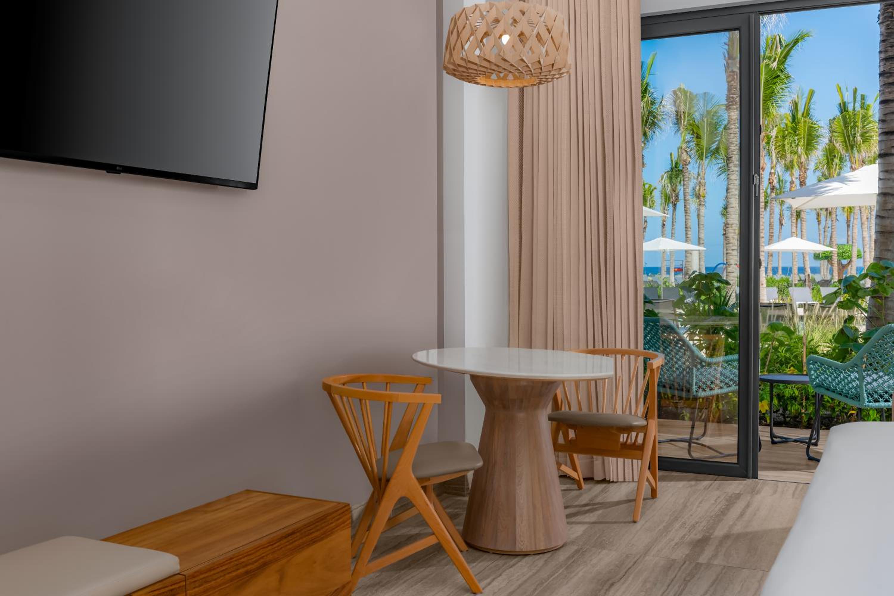 King Room with Ocean View - Photo 6