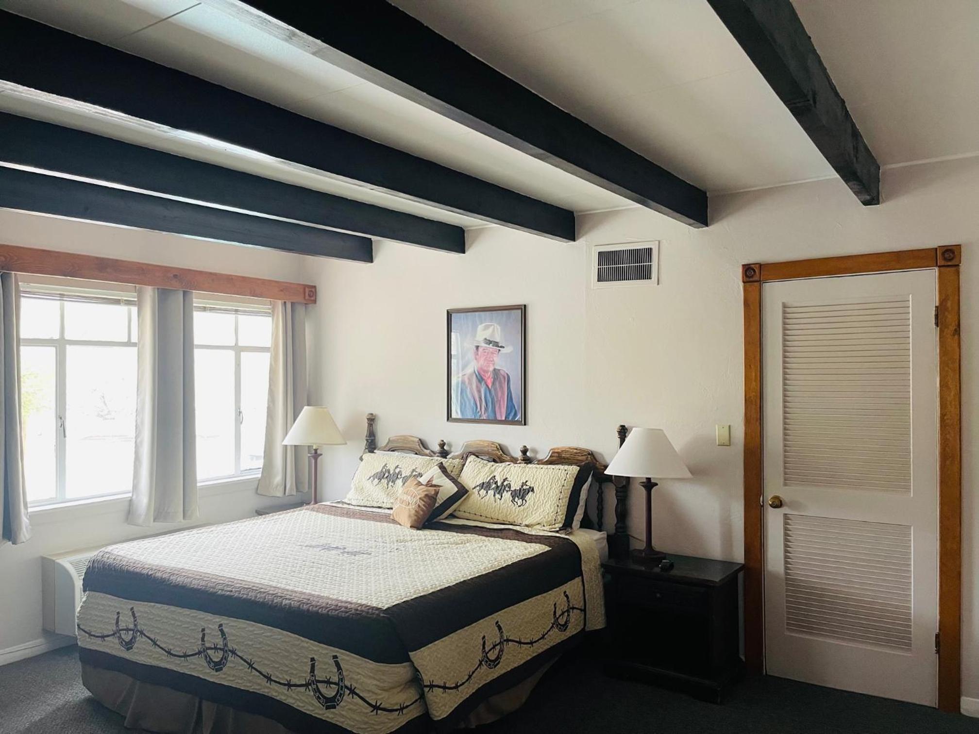 Deluxe King Suite
