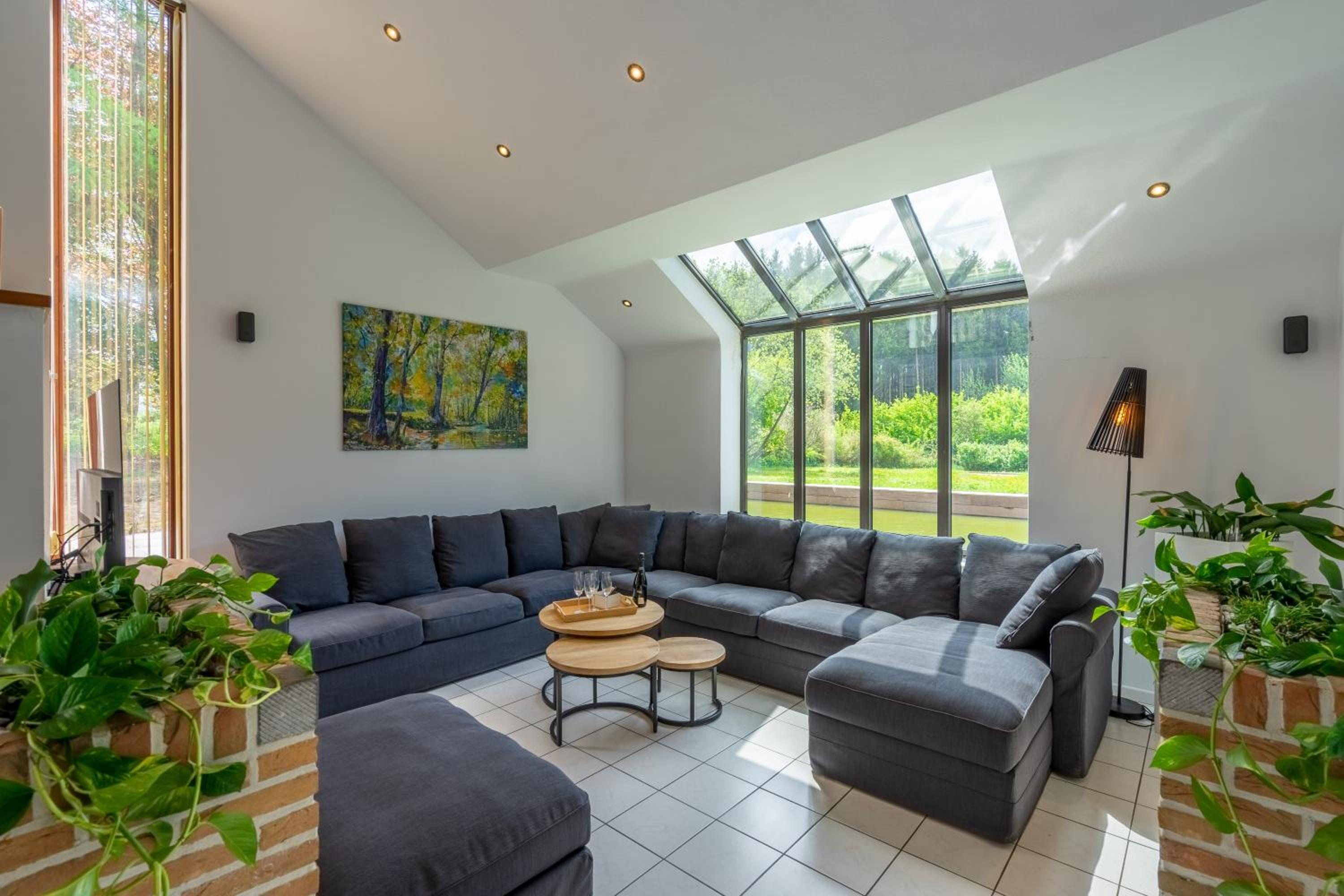 Six-Bedroom House photo 1