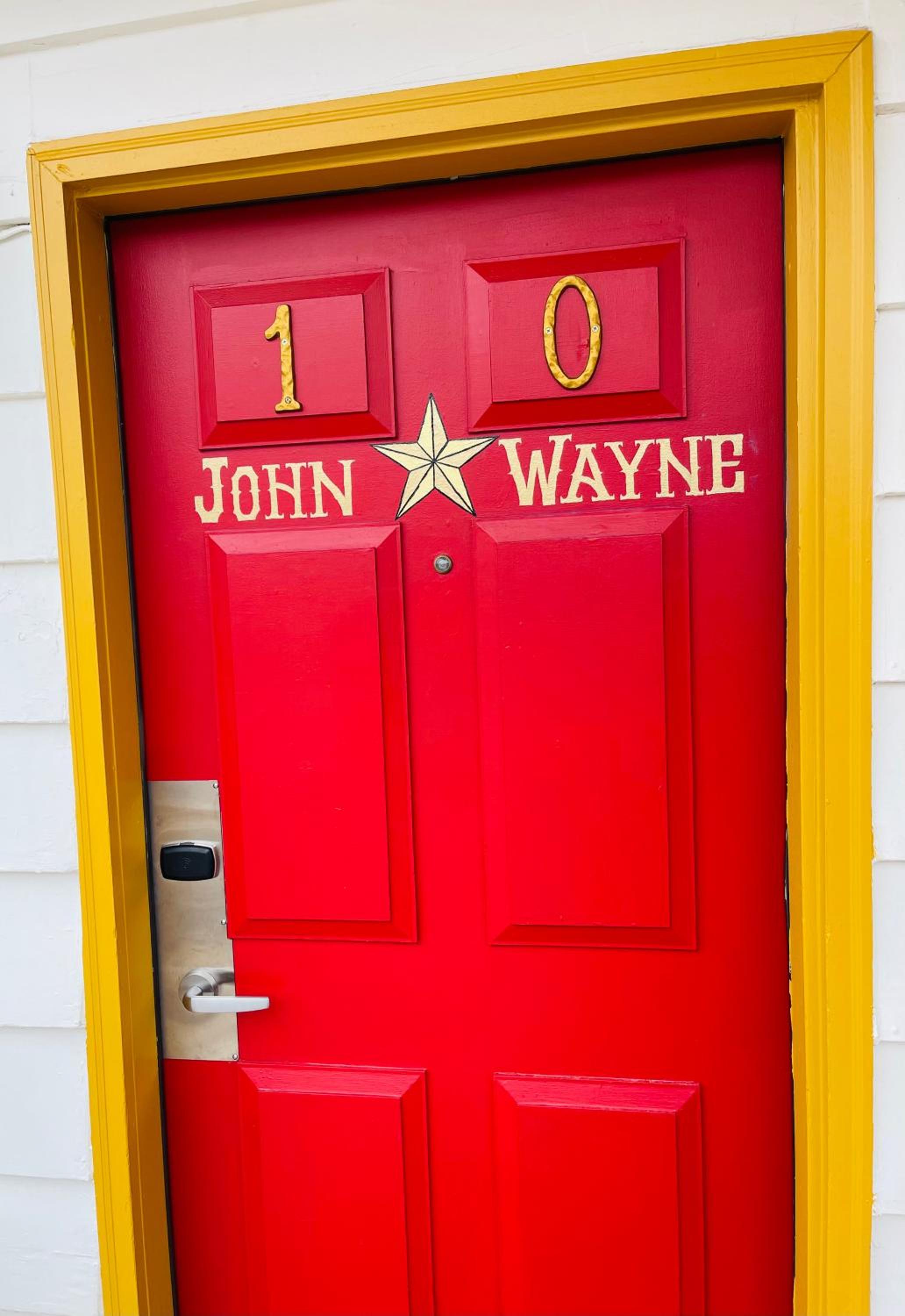 Deluxe King Suite photo 2