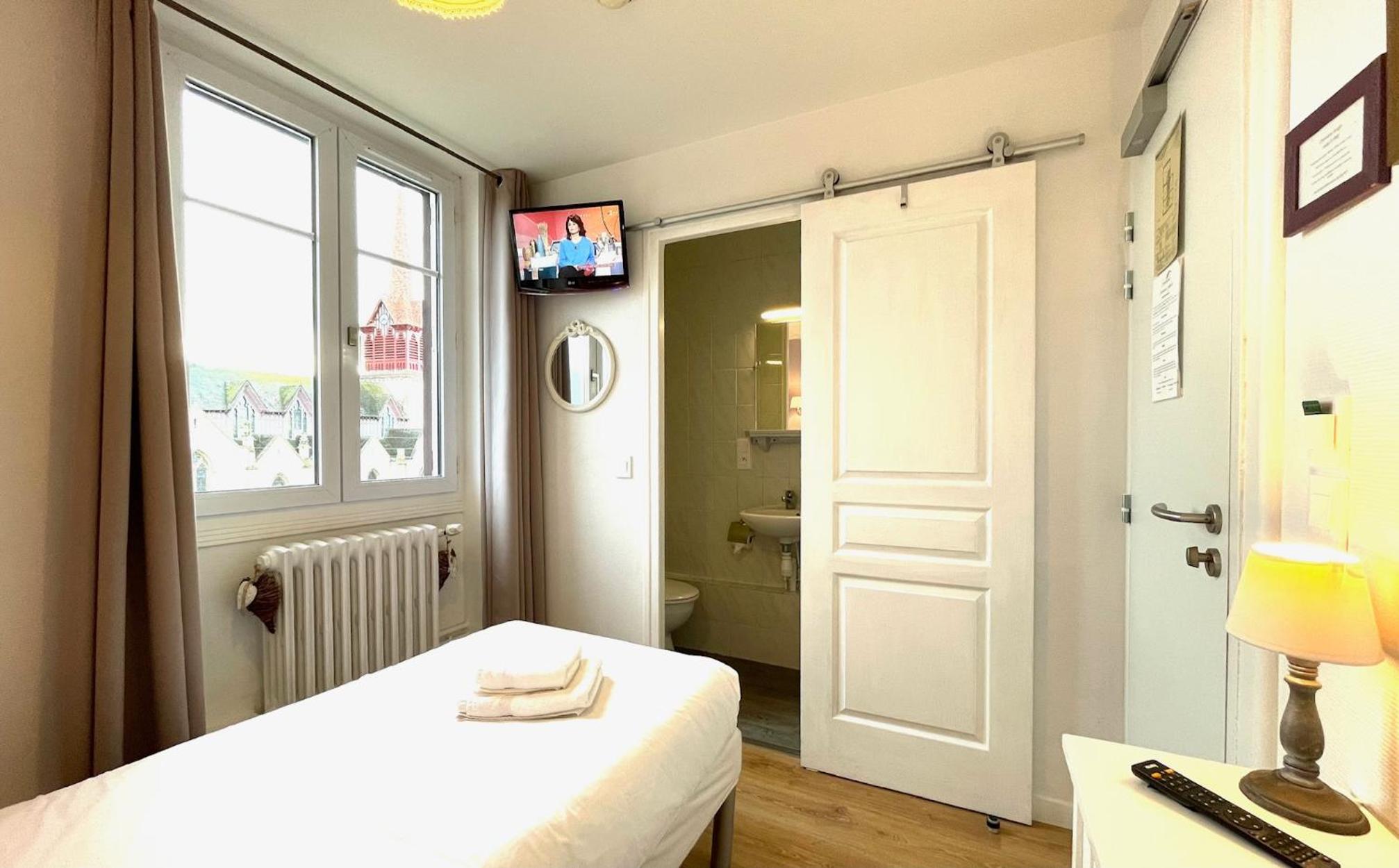 Single Room with Shower photo 3