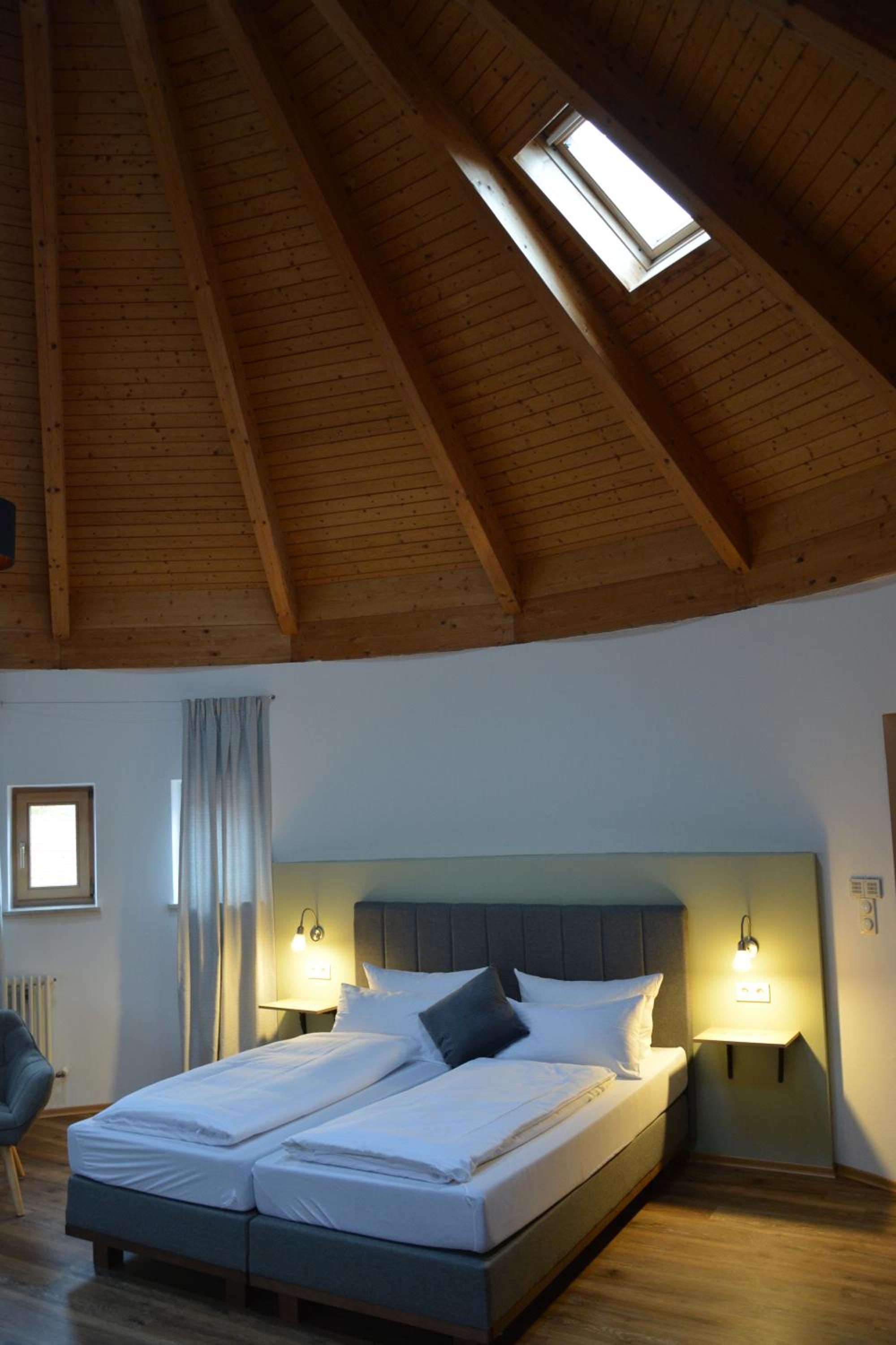 Deluxe Double Room - Photo 9