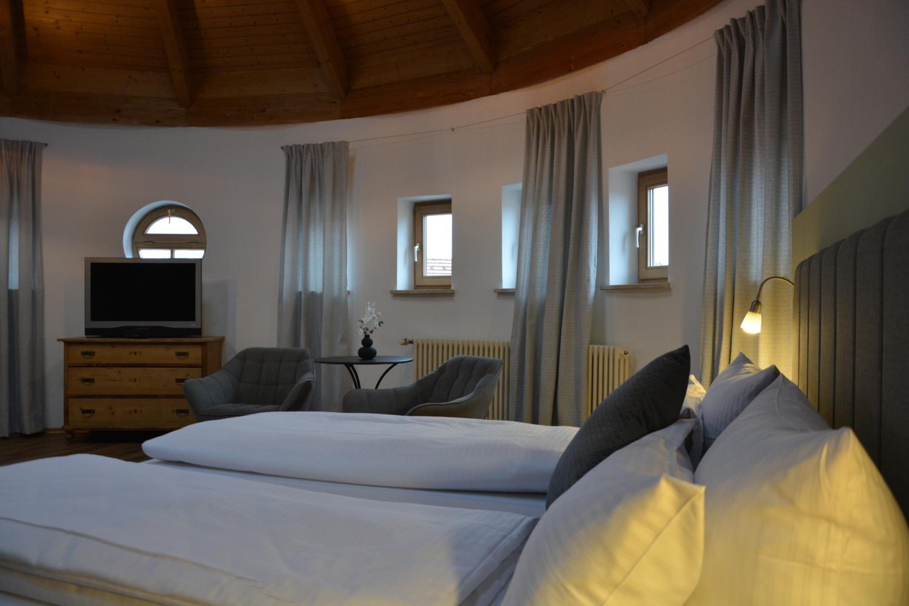 Deluxe Double Room - Photo 10