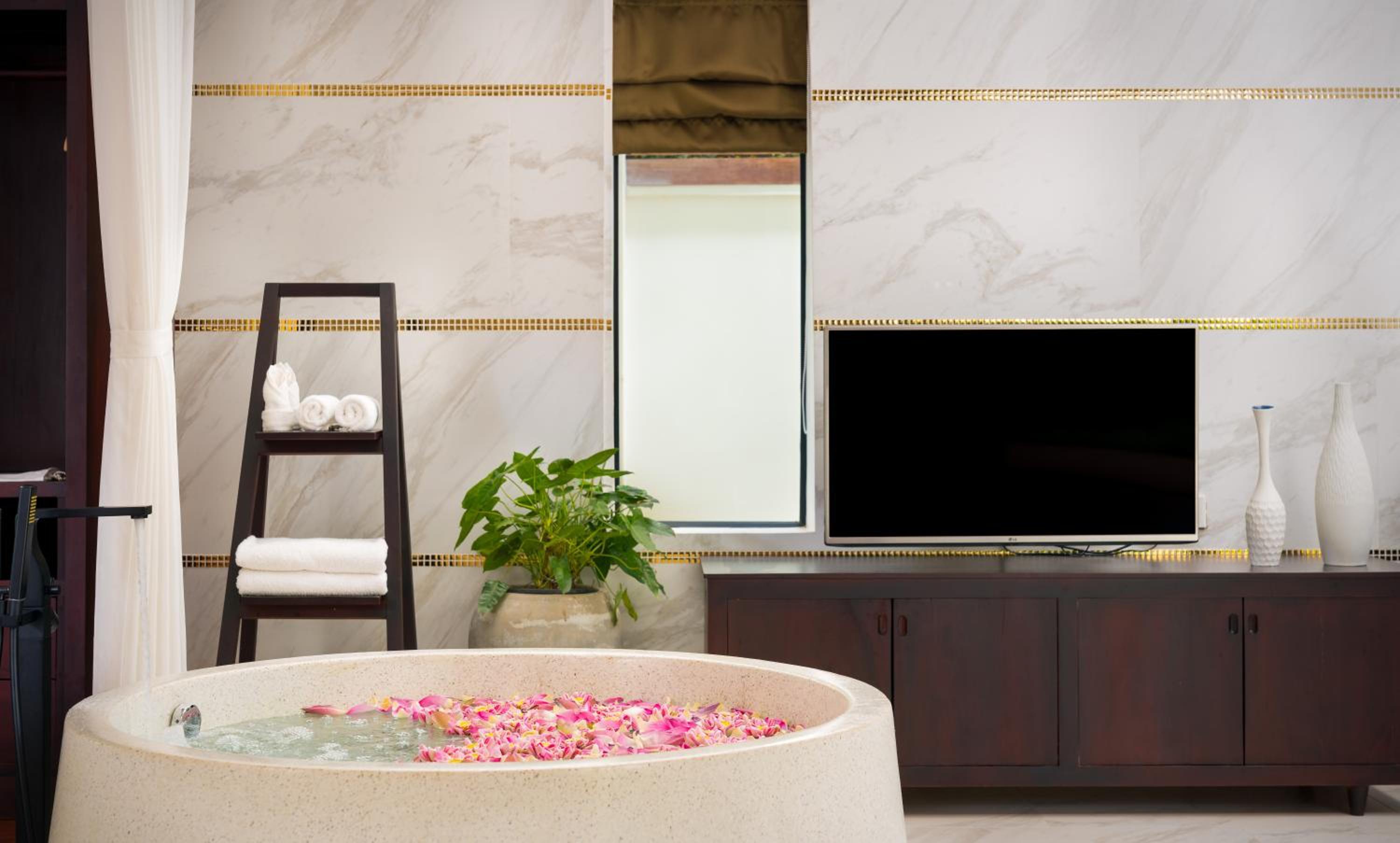 Family Suite with Private Pool  photo 3