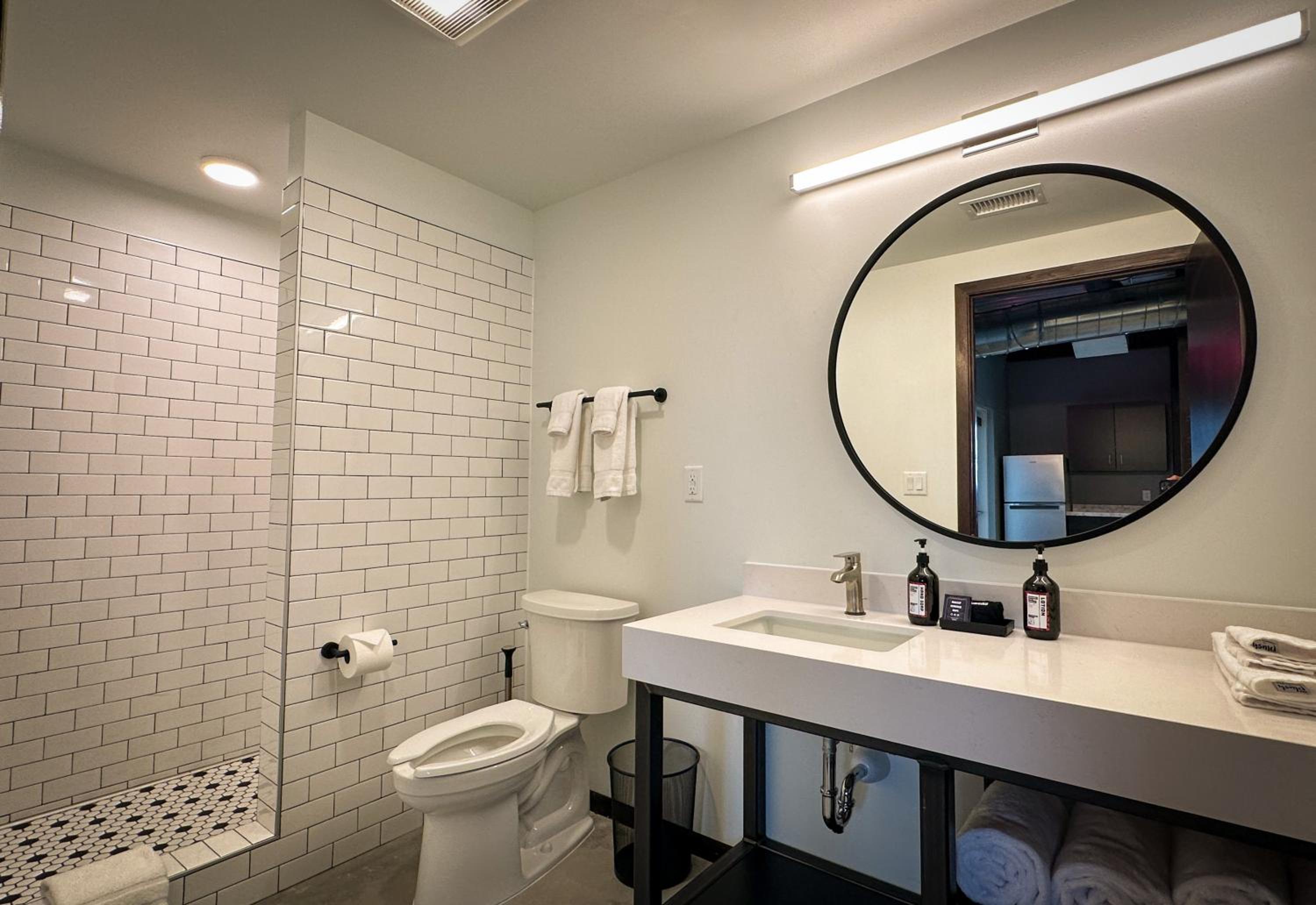 One-Bedroom Suite - Photo 2
