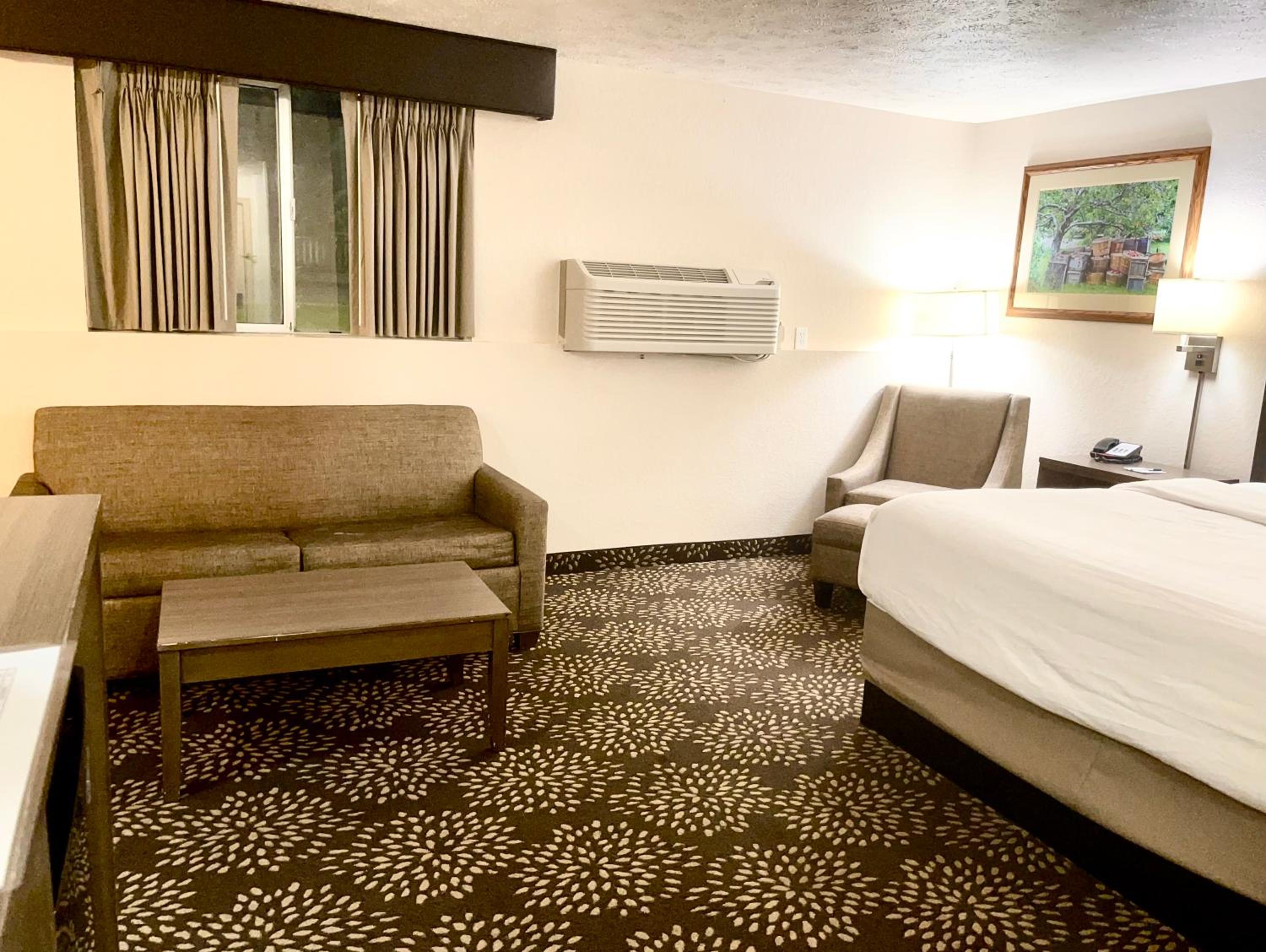 King Suite - Non Smoking - Photo 7