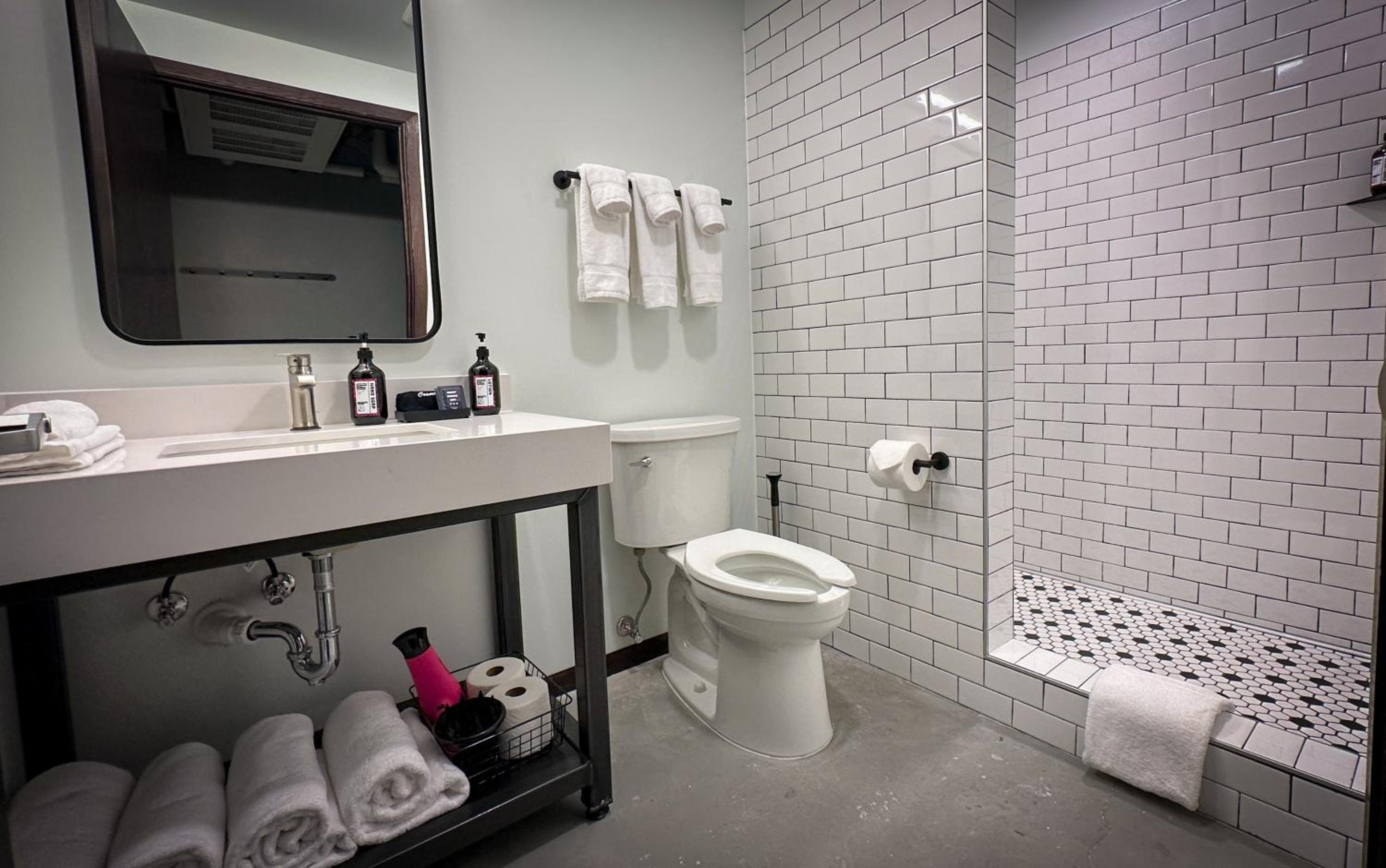 King Suite - Photo 3