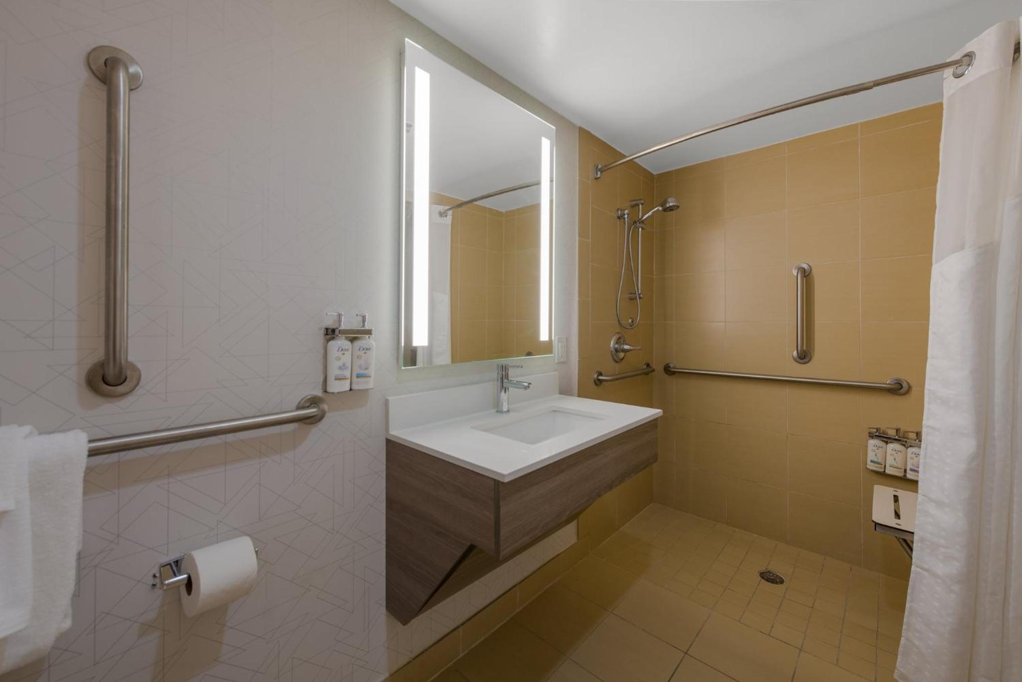 Double Room with Two Double Beds - Disability Access/Non-Smoking - Photo 3