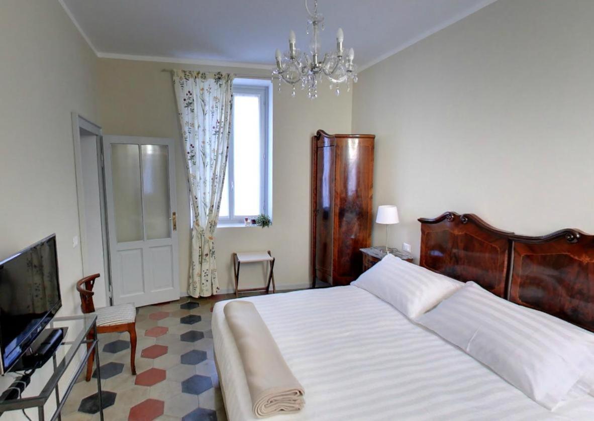 Queen Room with Balcony photo 2