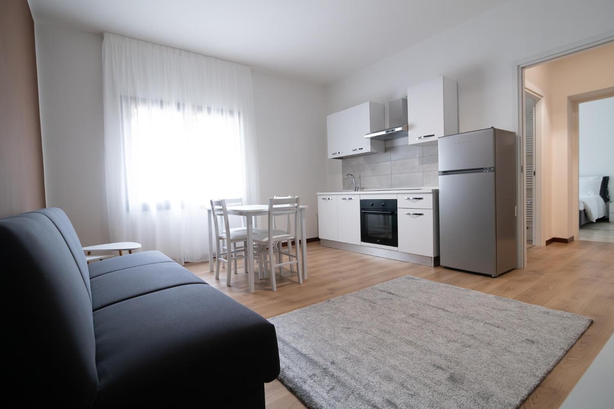 One-Bedroom Apartment - Photo 2