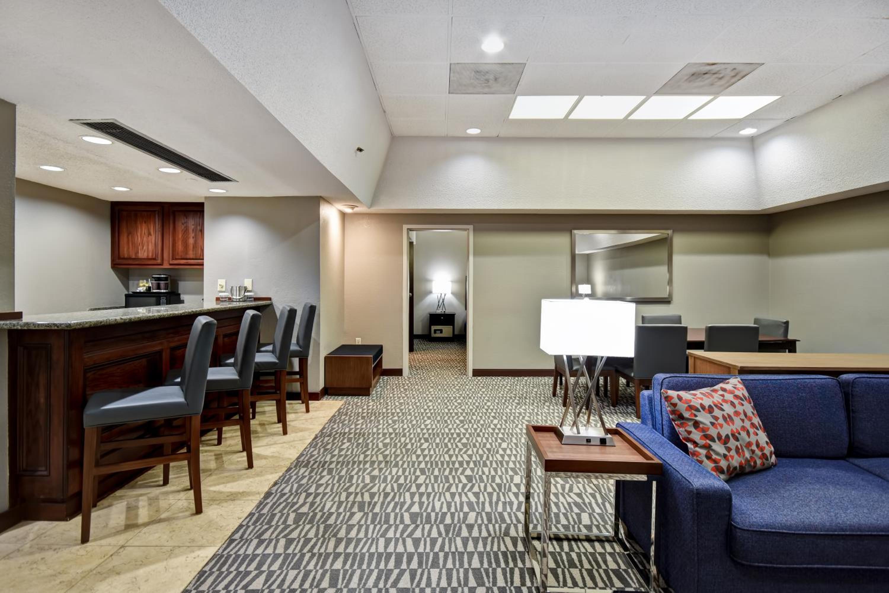 King Suite with Whirlpool - Non-Smoking - Photo 1