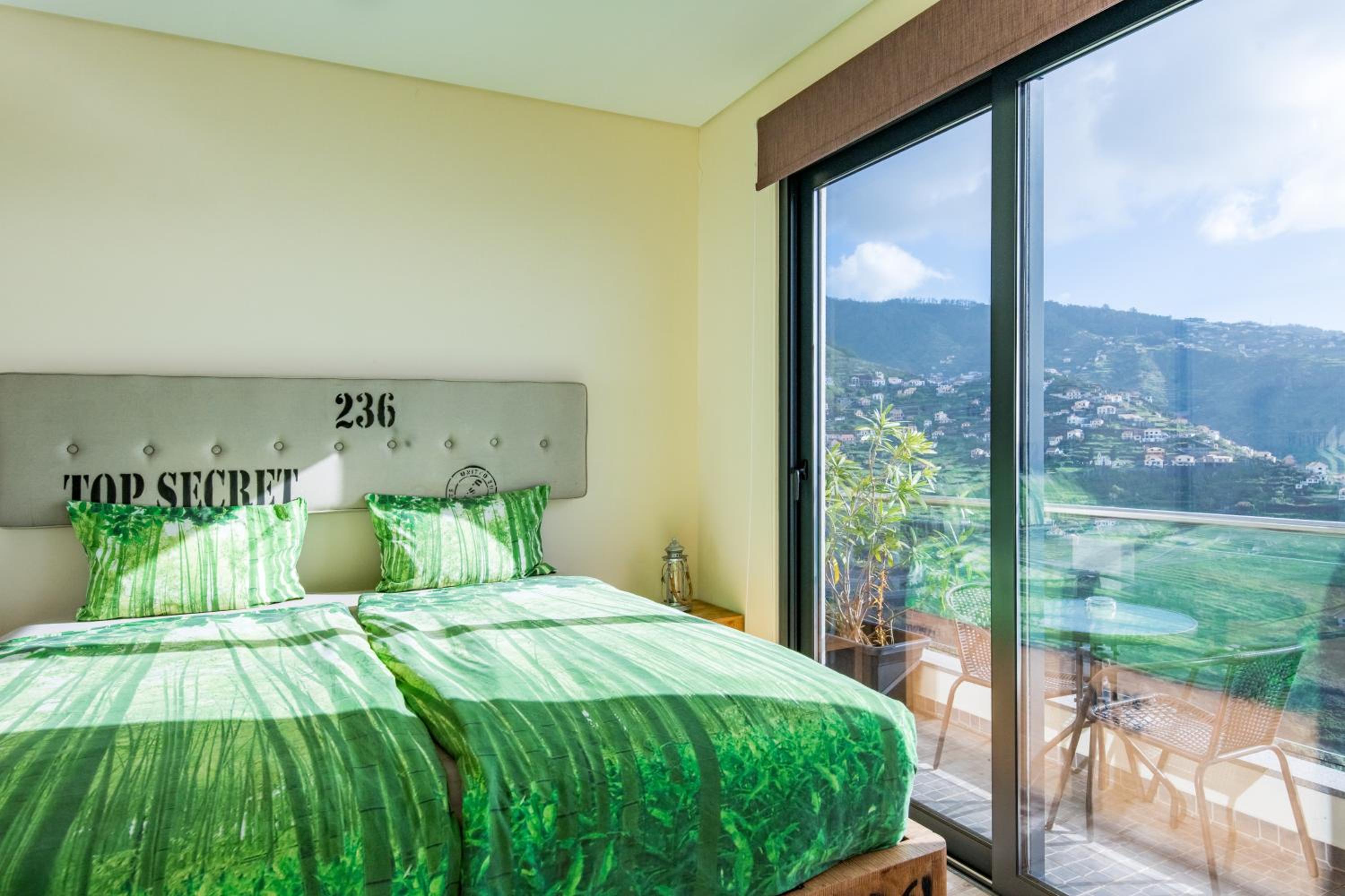 Deluxe Double Room with Balcony - Photo 18