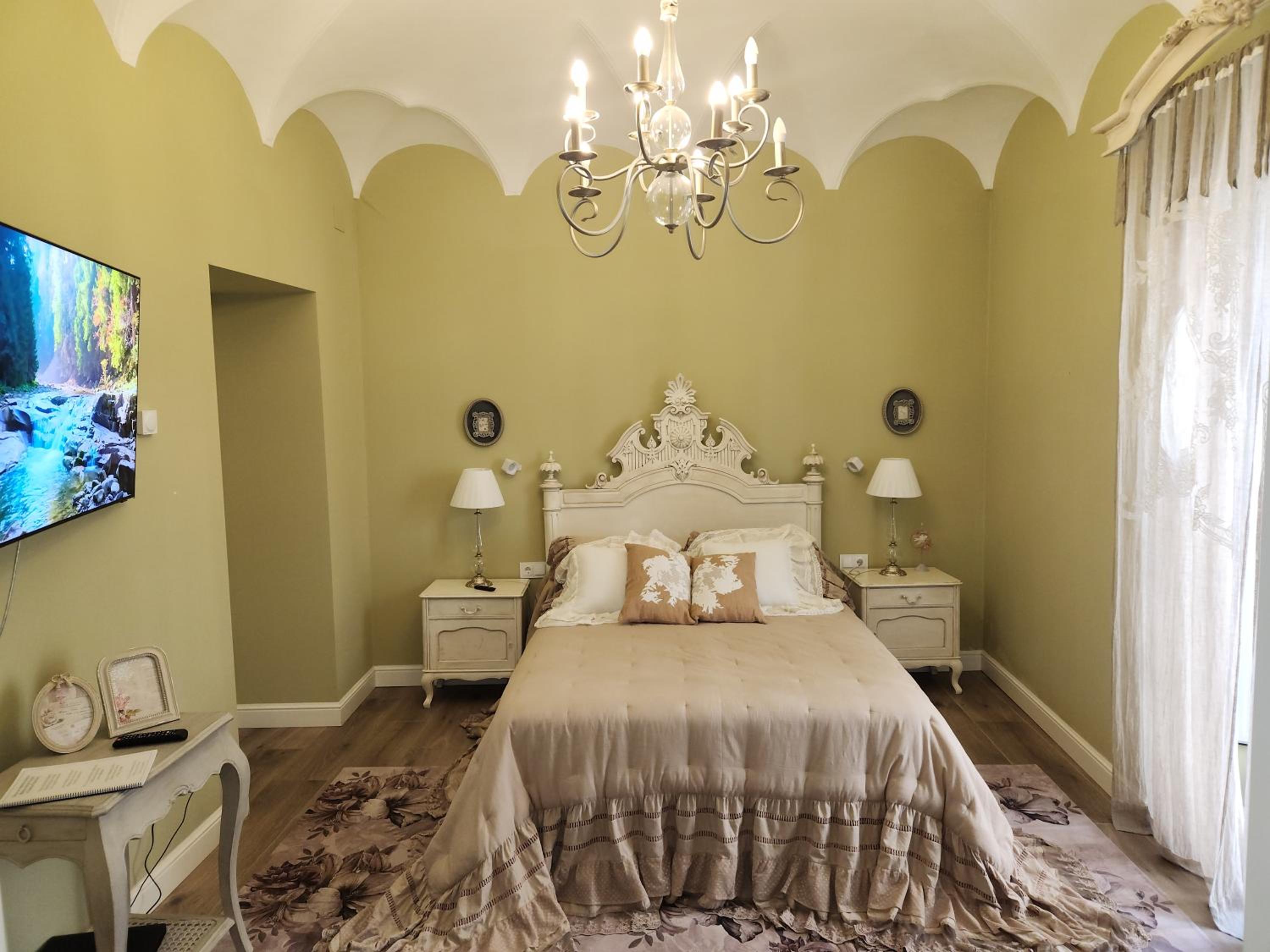 Deluxe King Room - Photo 1