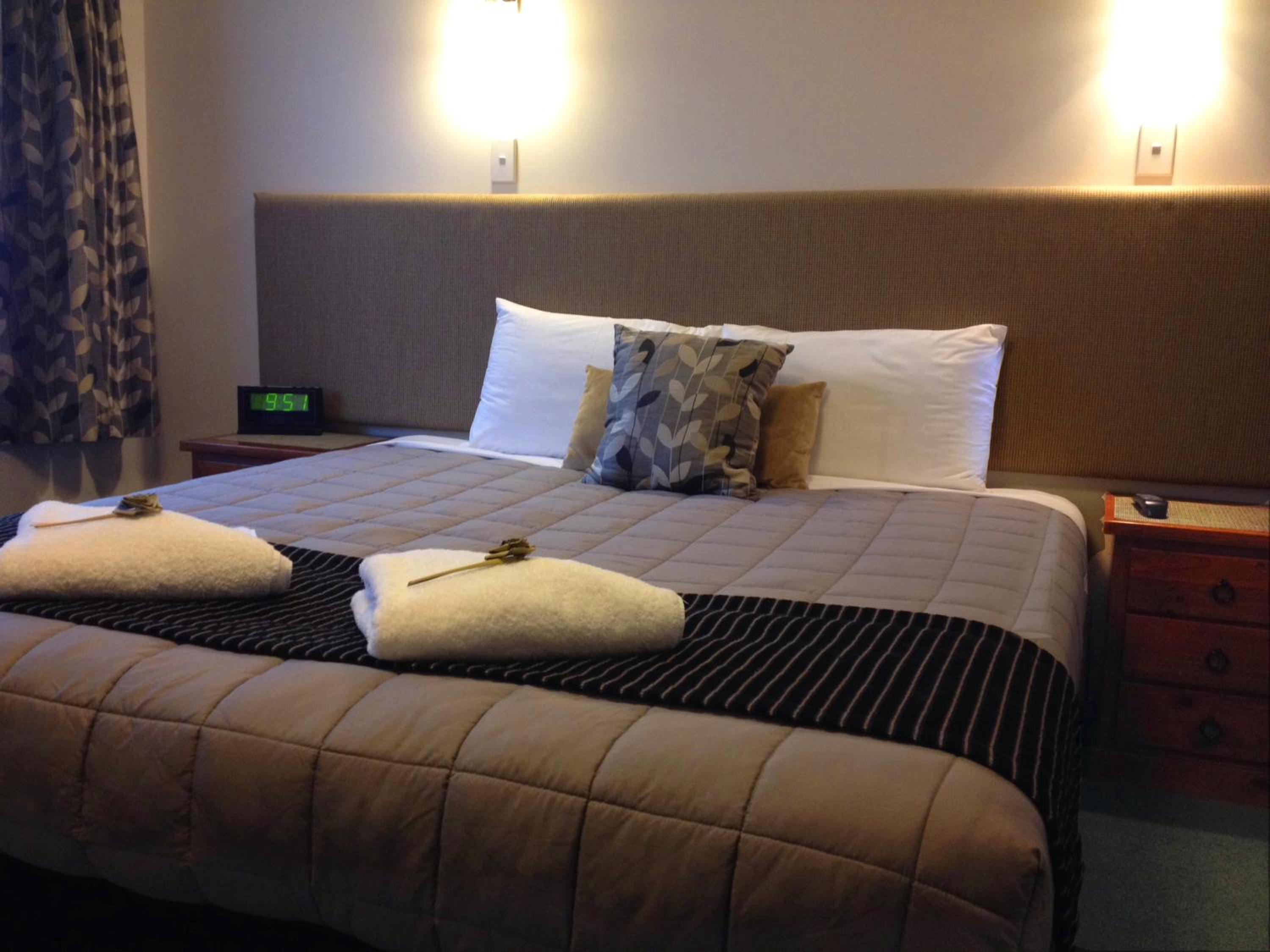 One-Bedroom Apartment - Photo 2