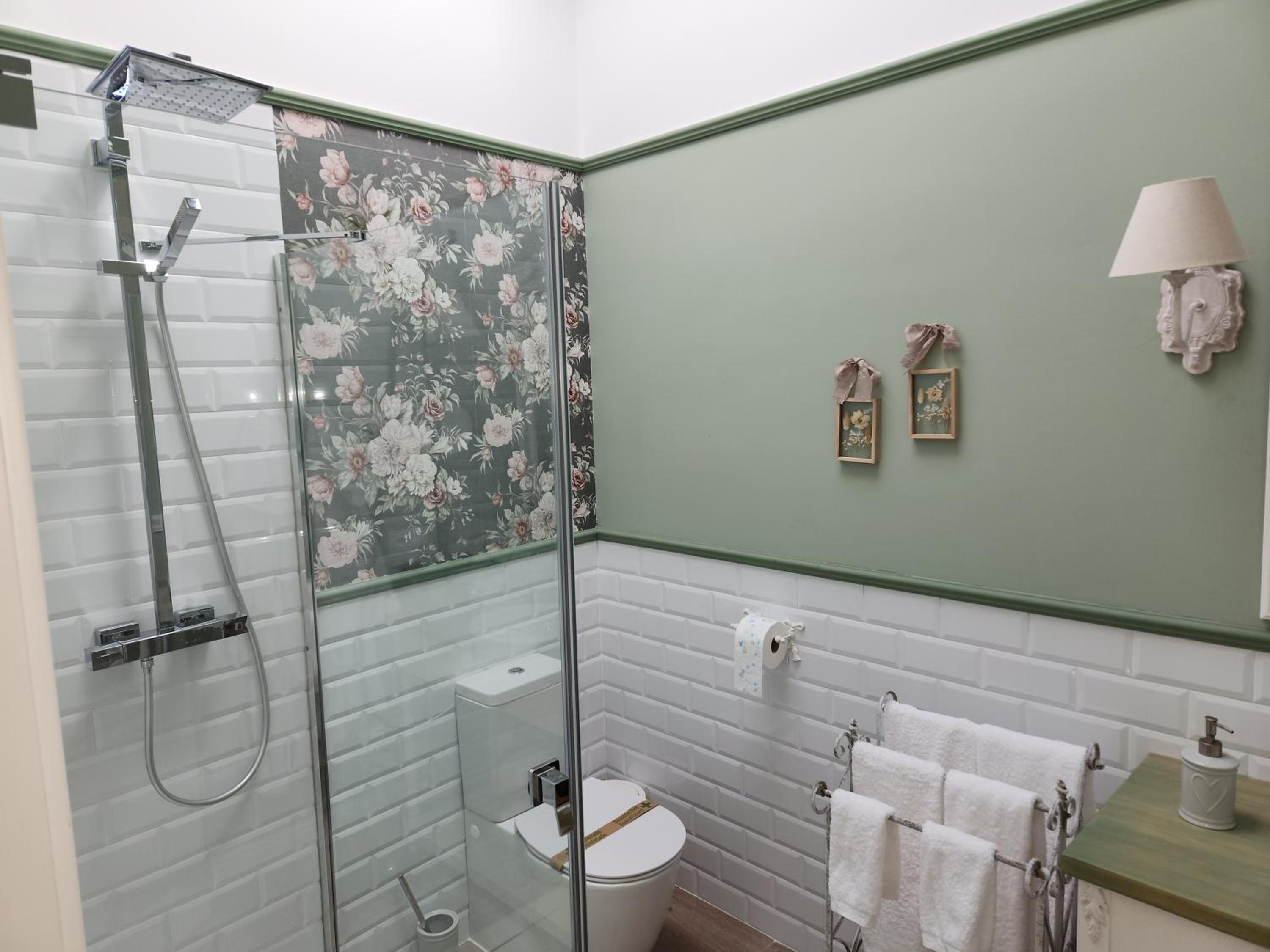 Deluxe King Room - Photo 18