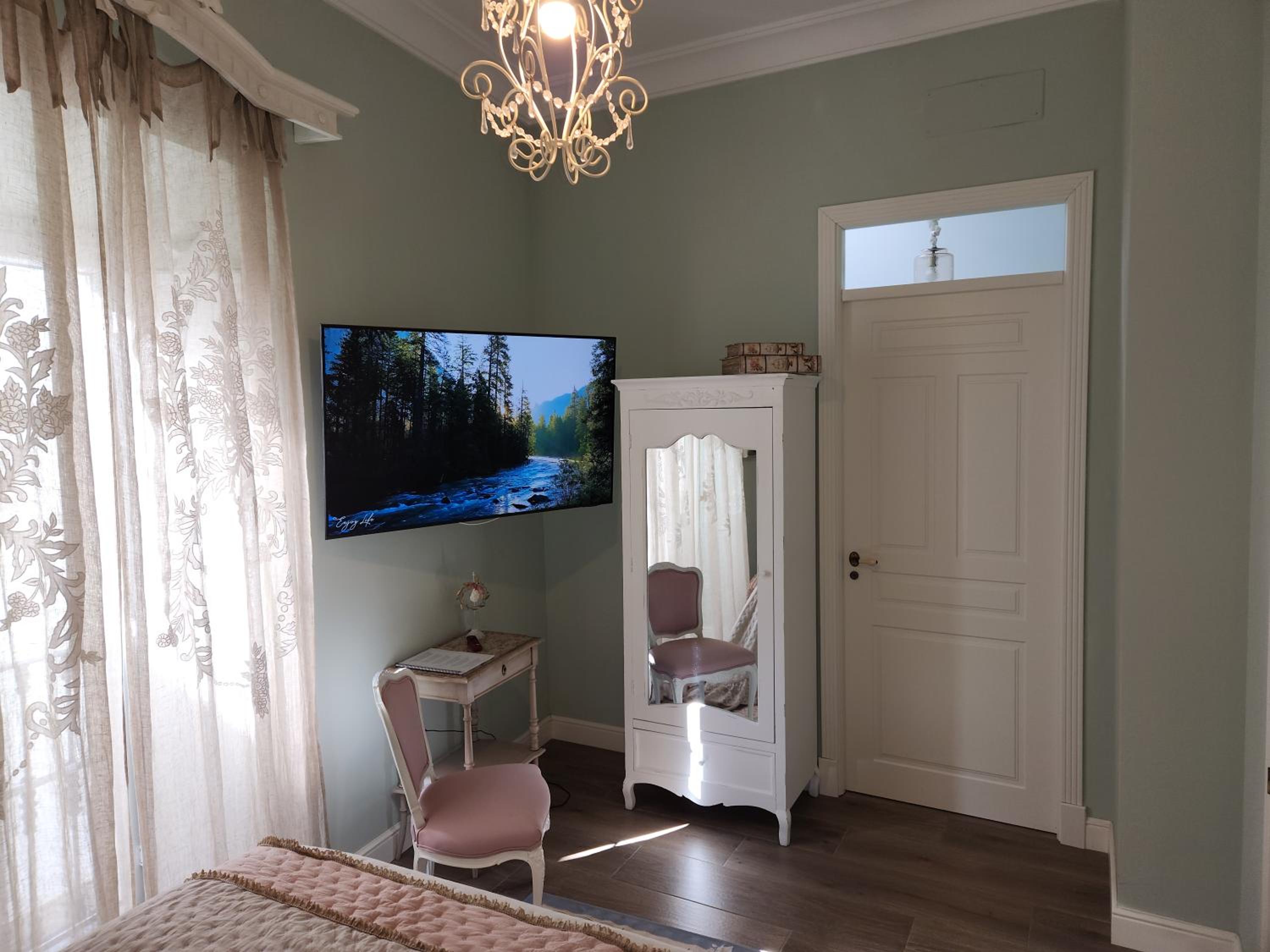 Deluxe King Room - Photo 15