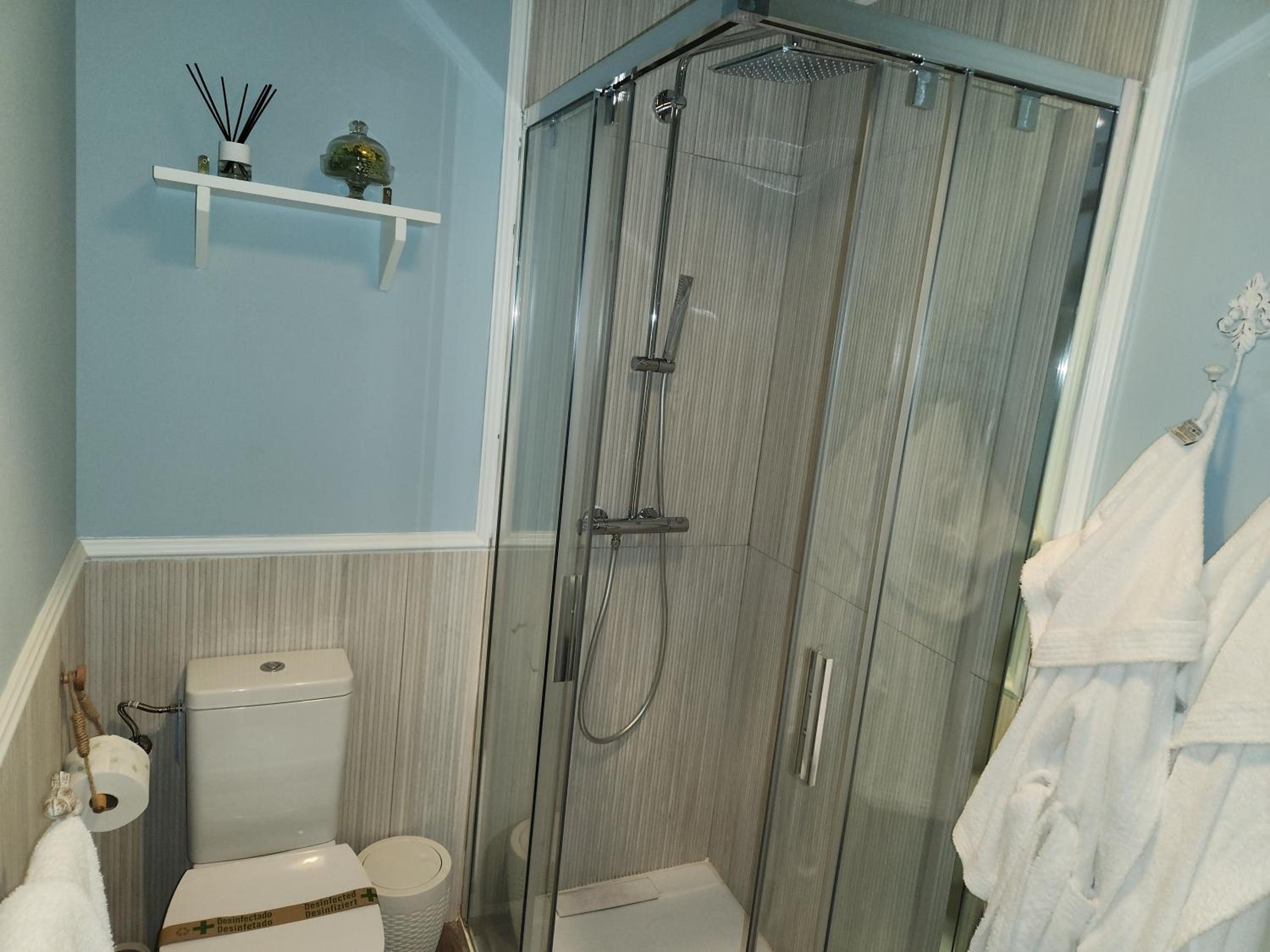 Deluxe King Room - Photo 5