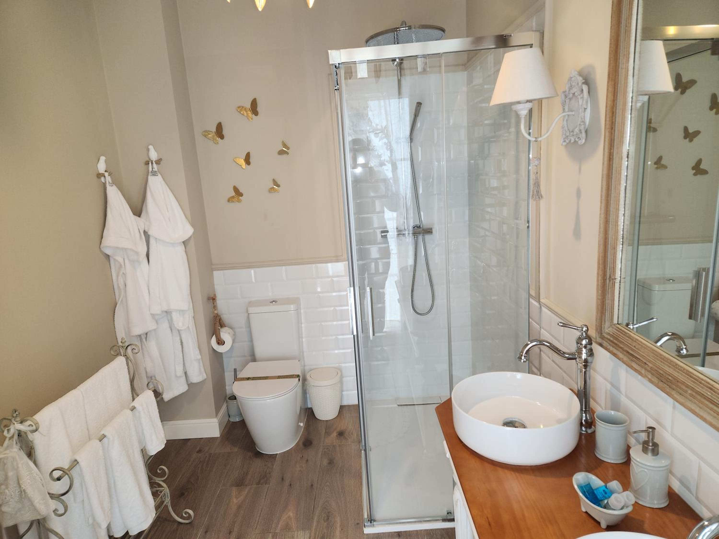 Triple Room with Balcony - Photo 8