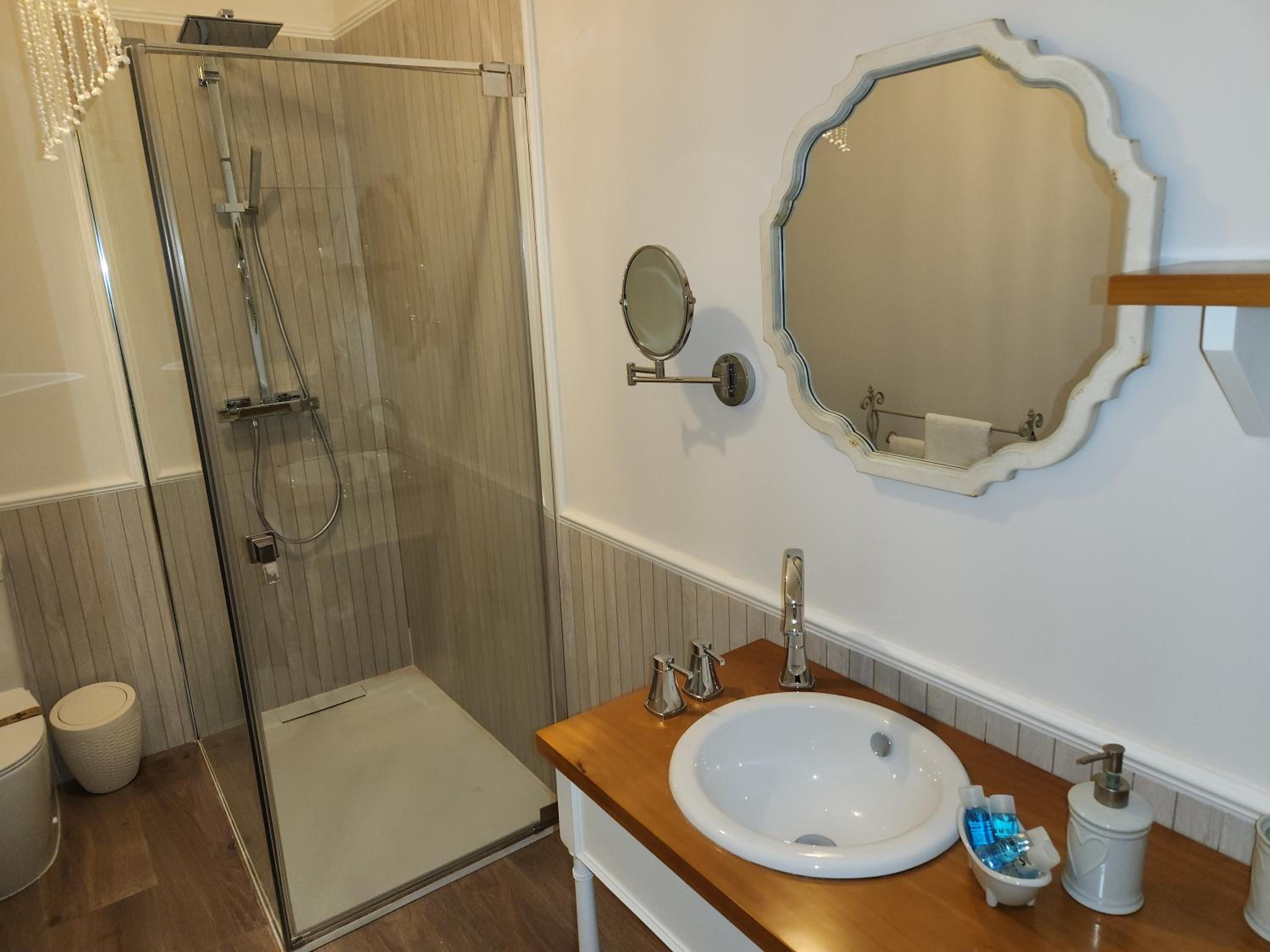 Triple Room with Balcony - Photo 13