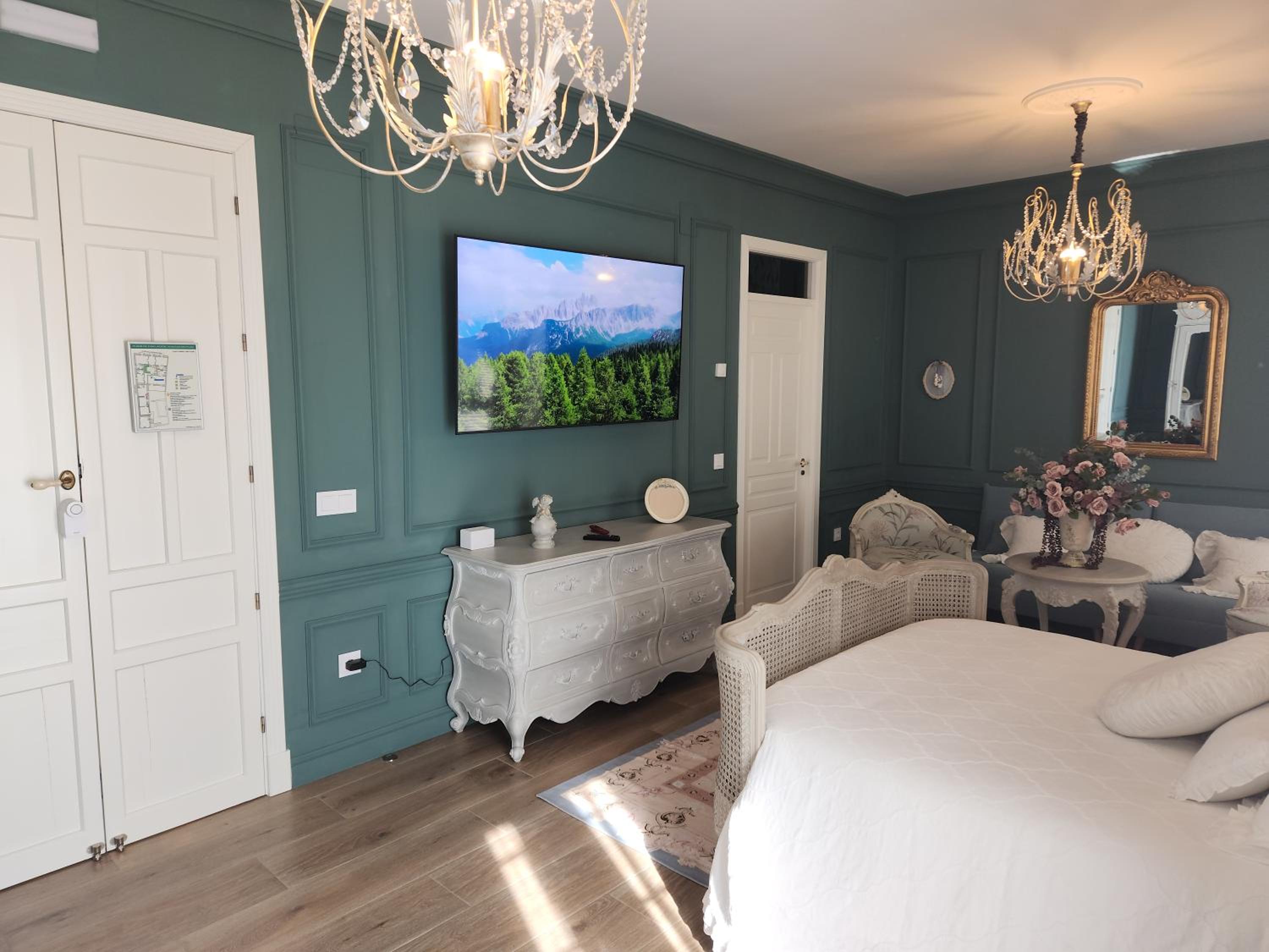 Junior Suite with Pool View - Photo 15