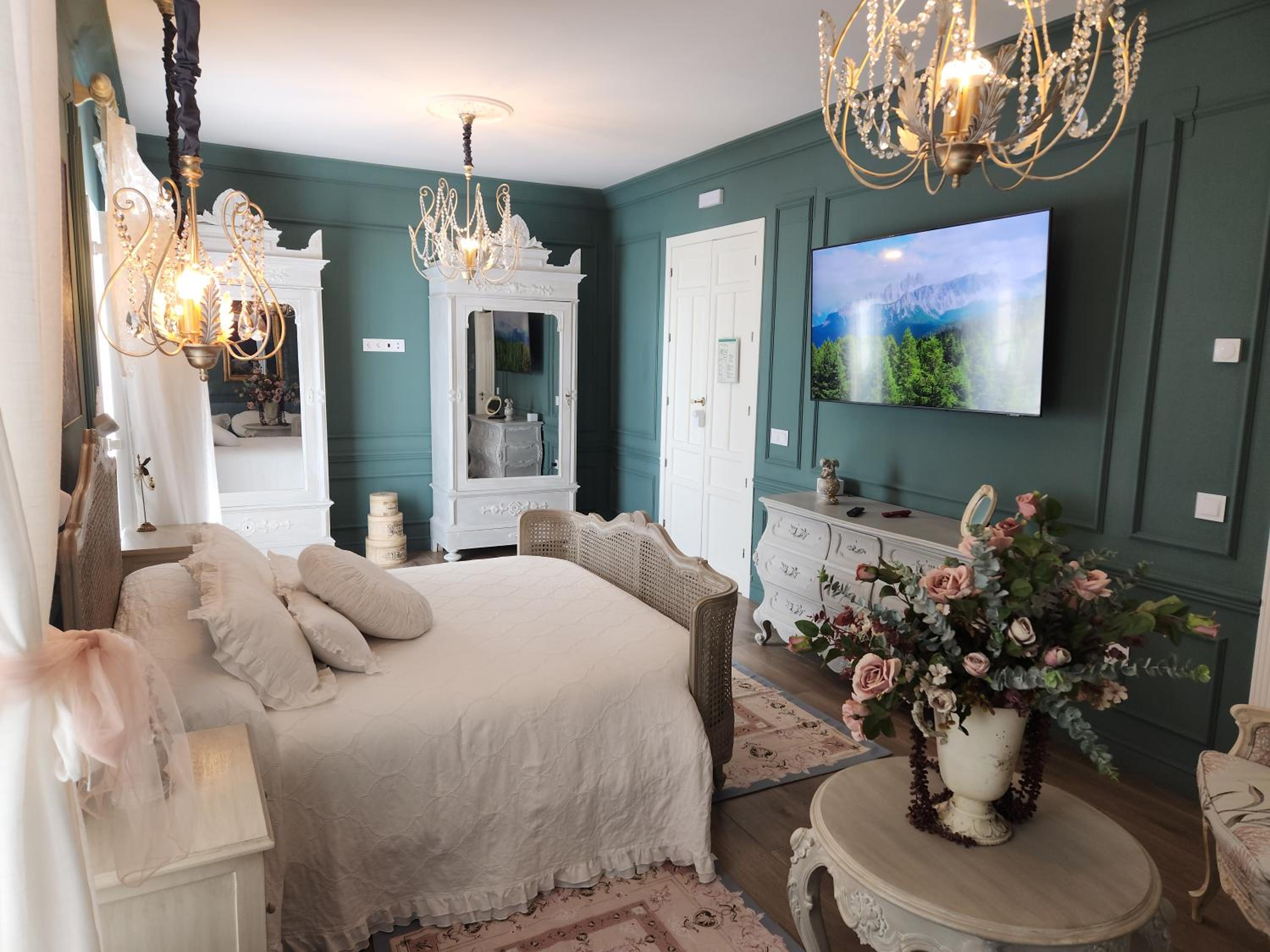 Junior Suite with Pool View - Photo 1