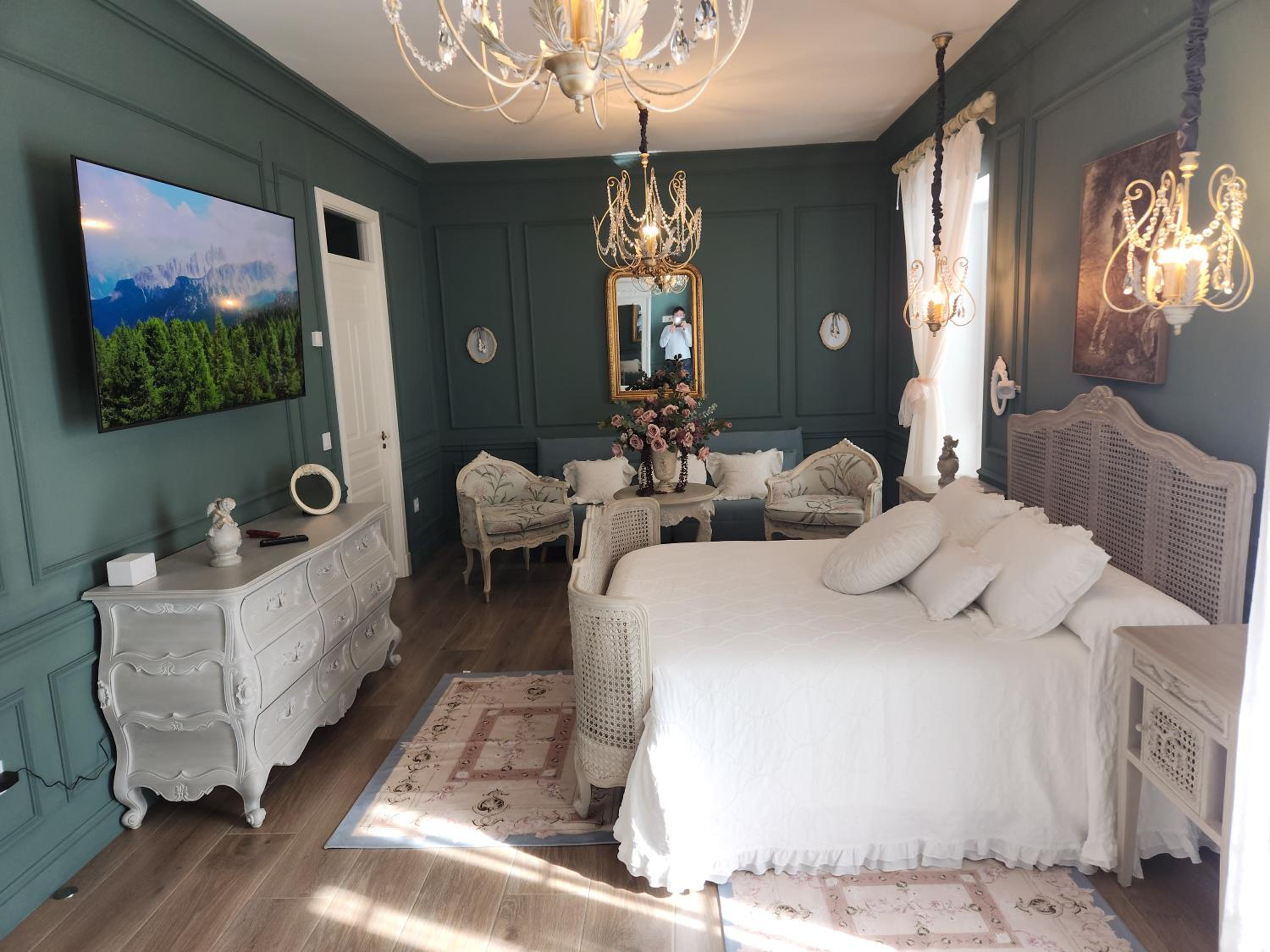 Junior Suite with Pool View - Photo 6