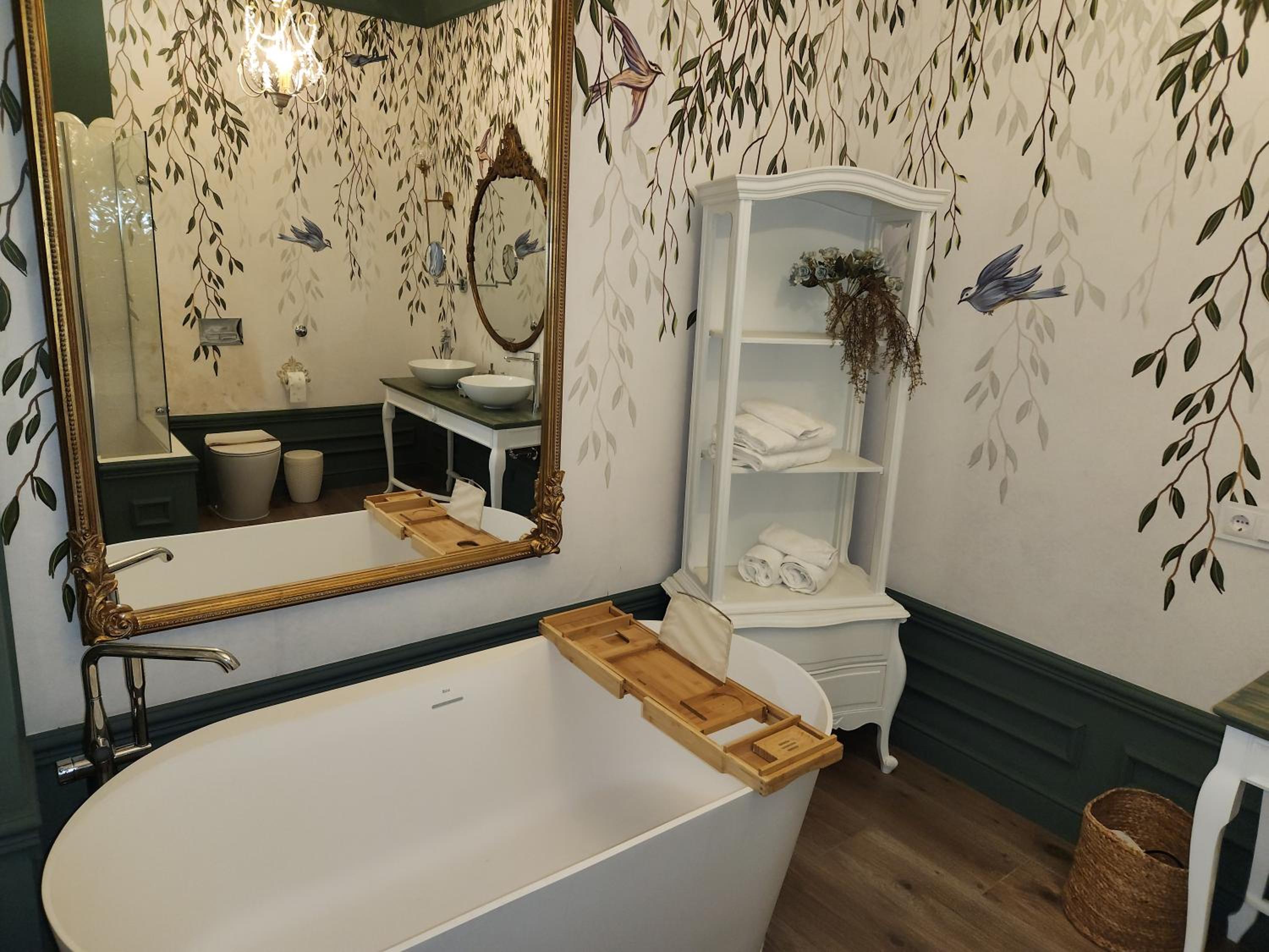 Junior Suite with Pool View - Photo 2