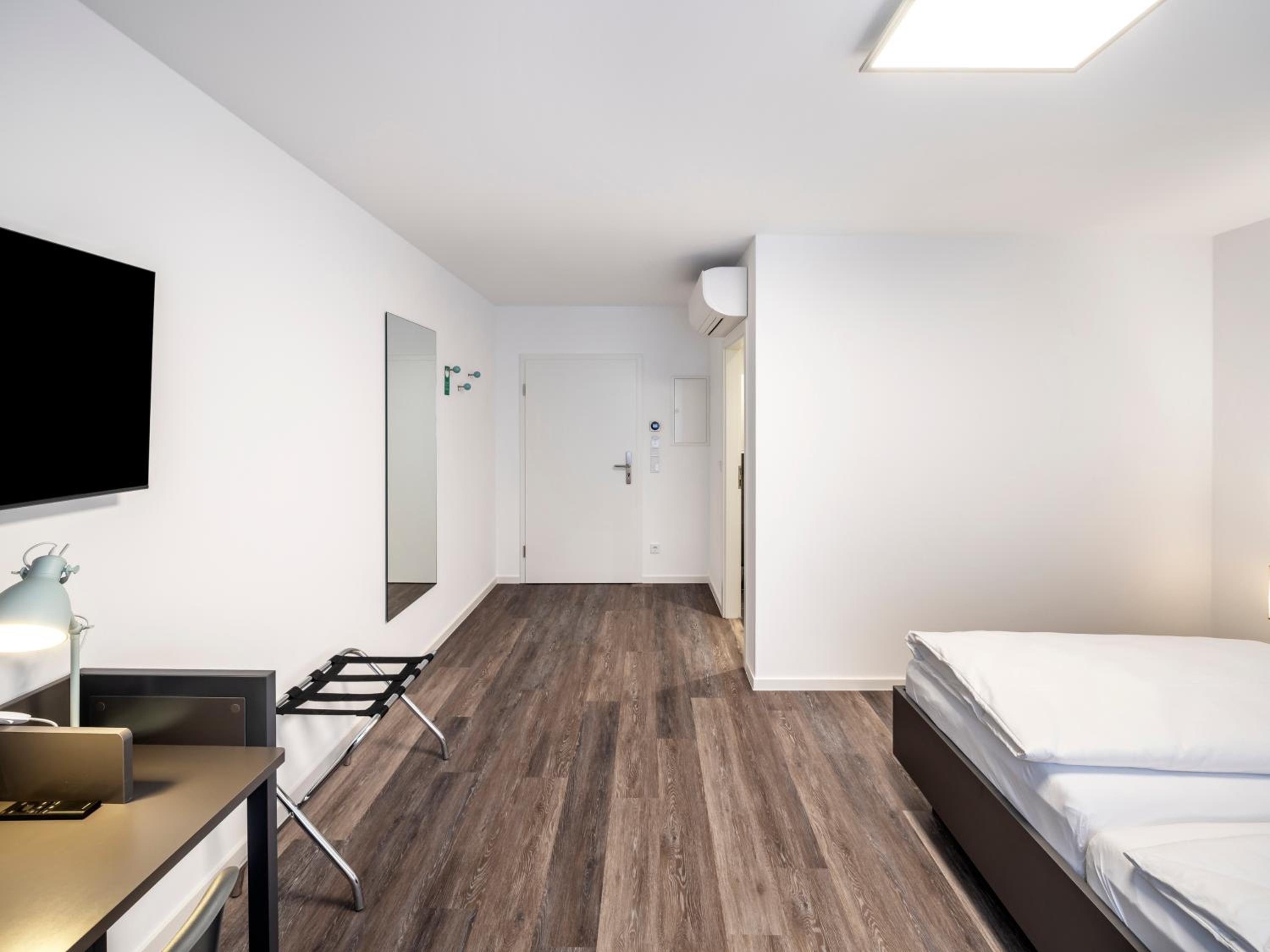 Economy Double Room - Photo 7