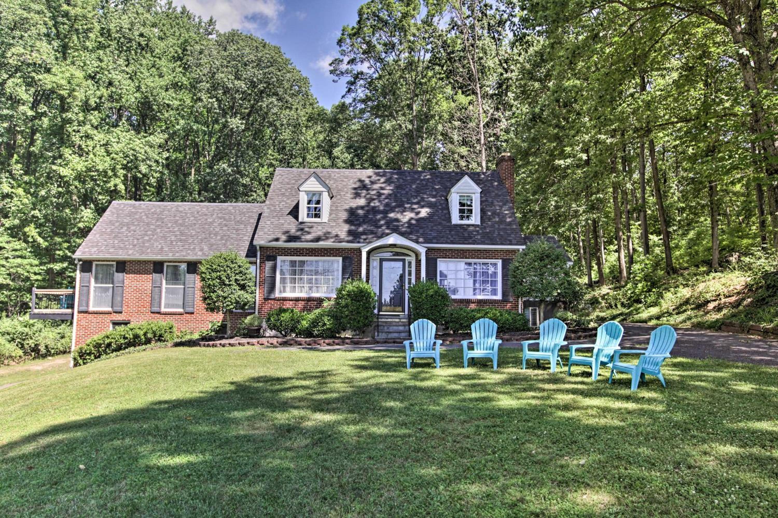 Five-Bedroom House photo 2