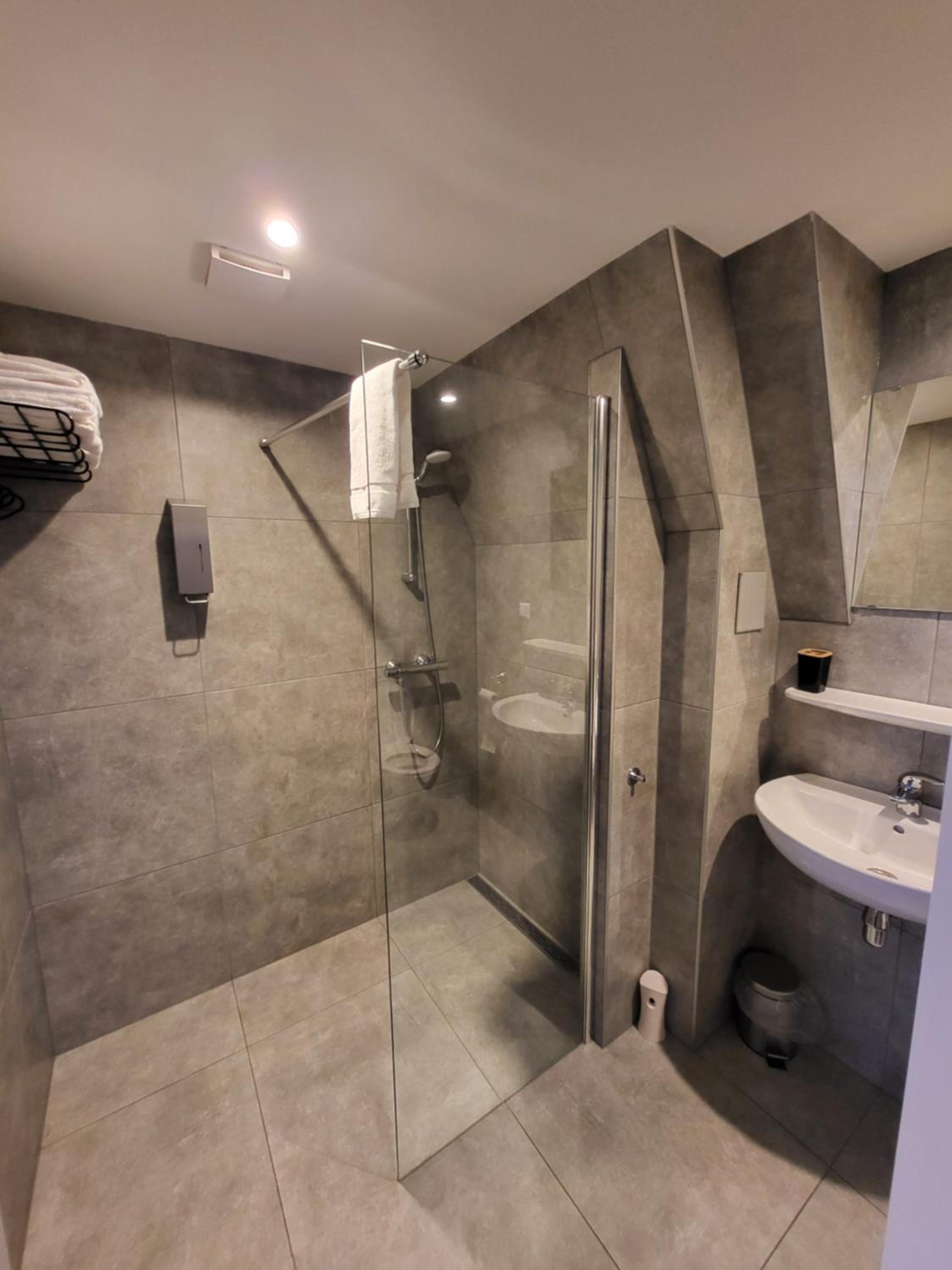 Two-Bedroom Suite - Photo 5