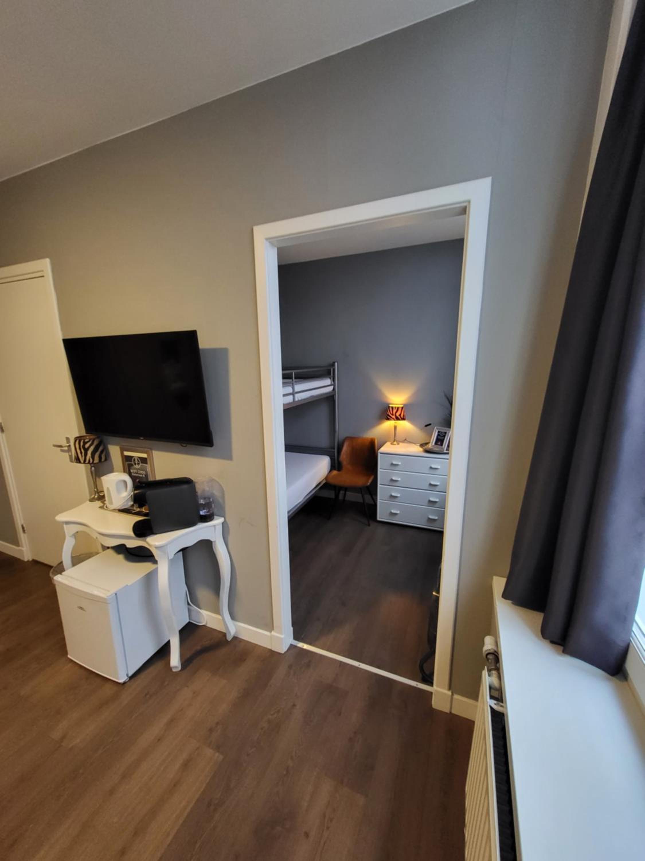 Family Room with Bathroom photo 2