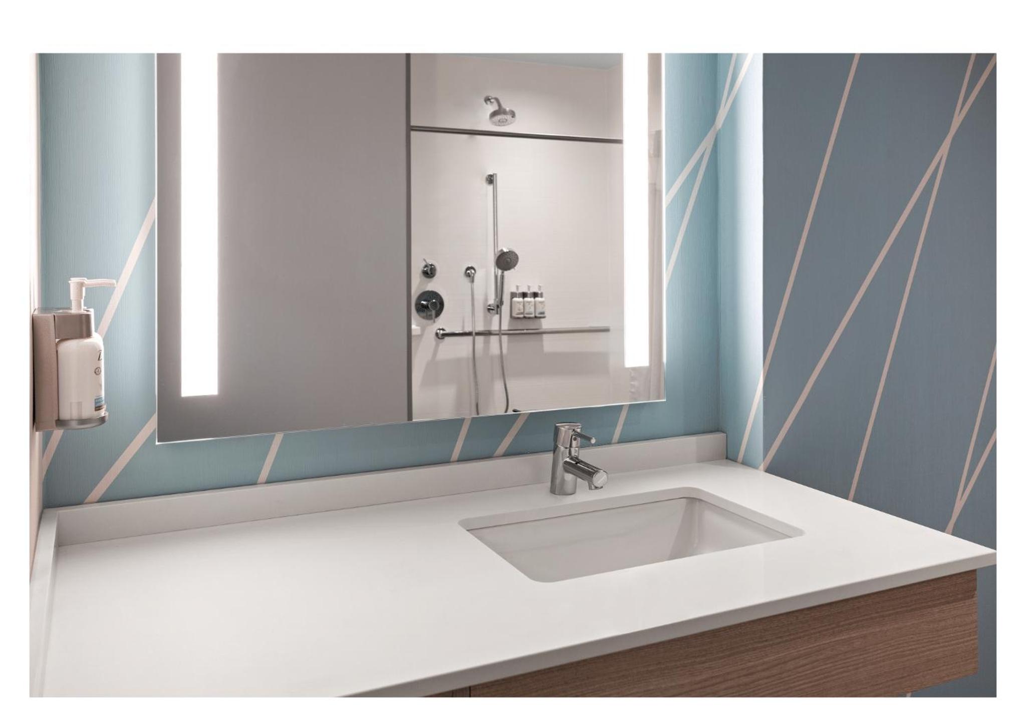 Mobility Accessible Room with Two Double Beds with Roll-In Shower - Photo 8