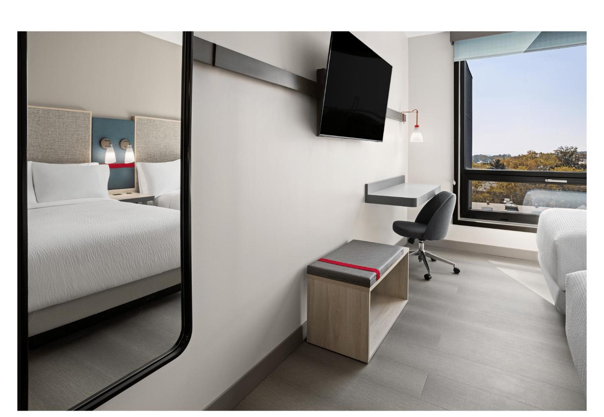 Executive Double Room with Two Double Beds - Photo 7