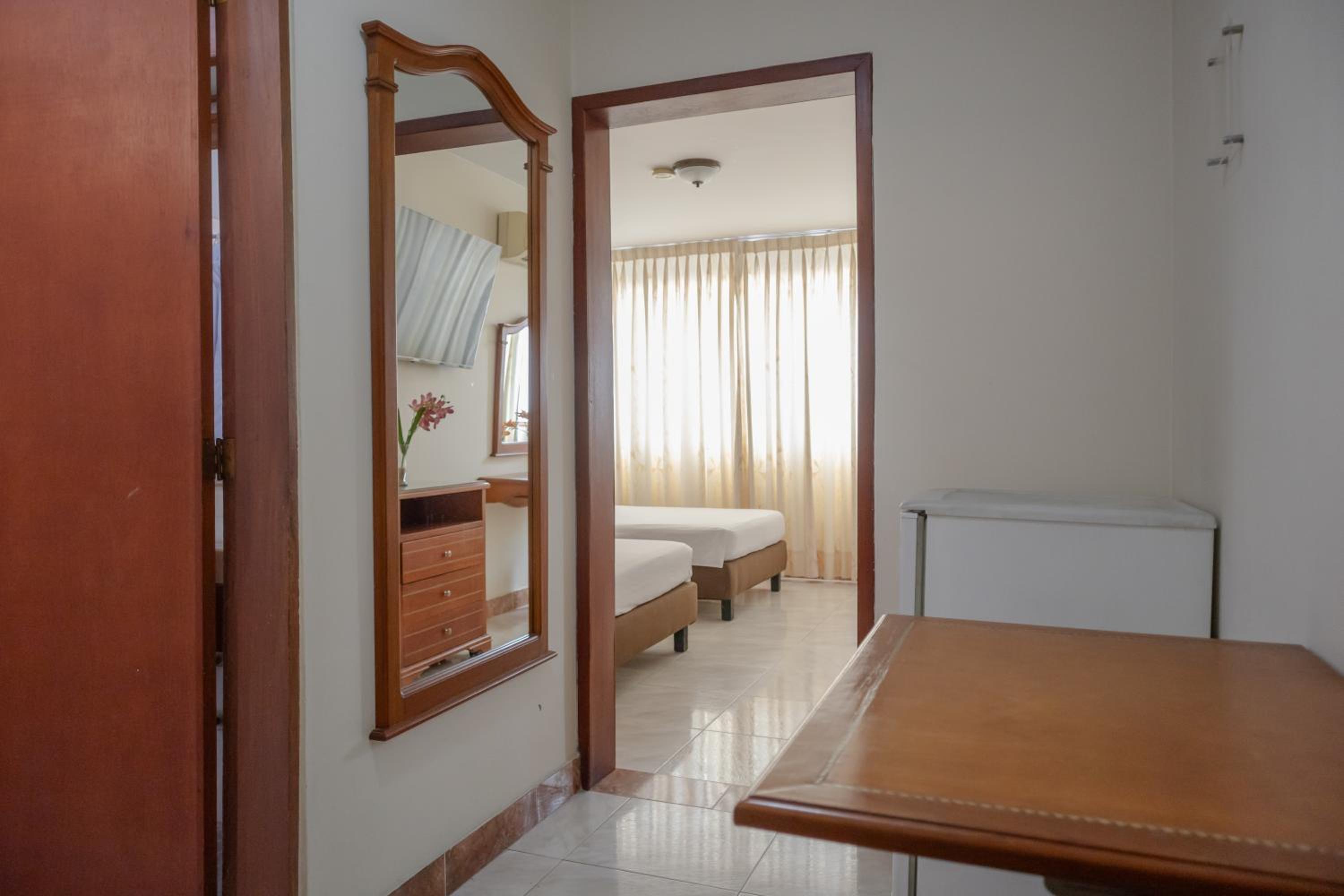 2 Single Beds - Non Smoking - Photo 3