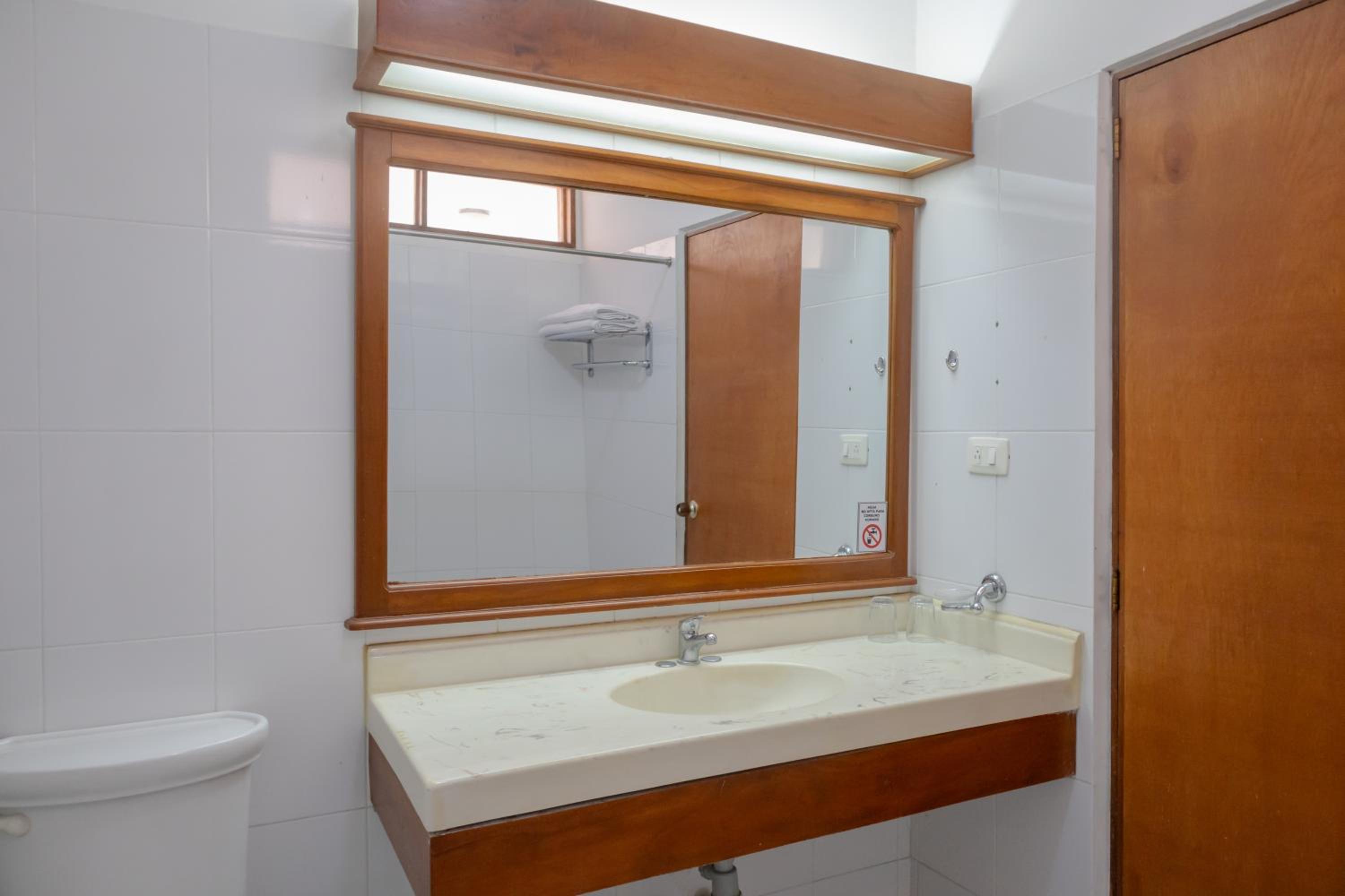 2 Single Beds - Non Smoking - Photo 4