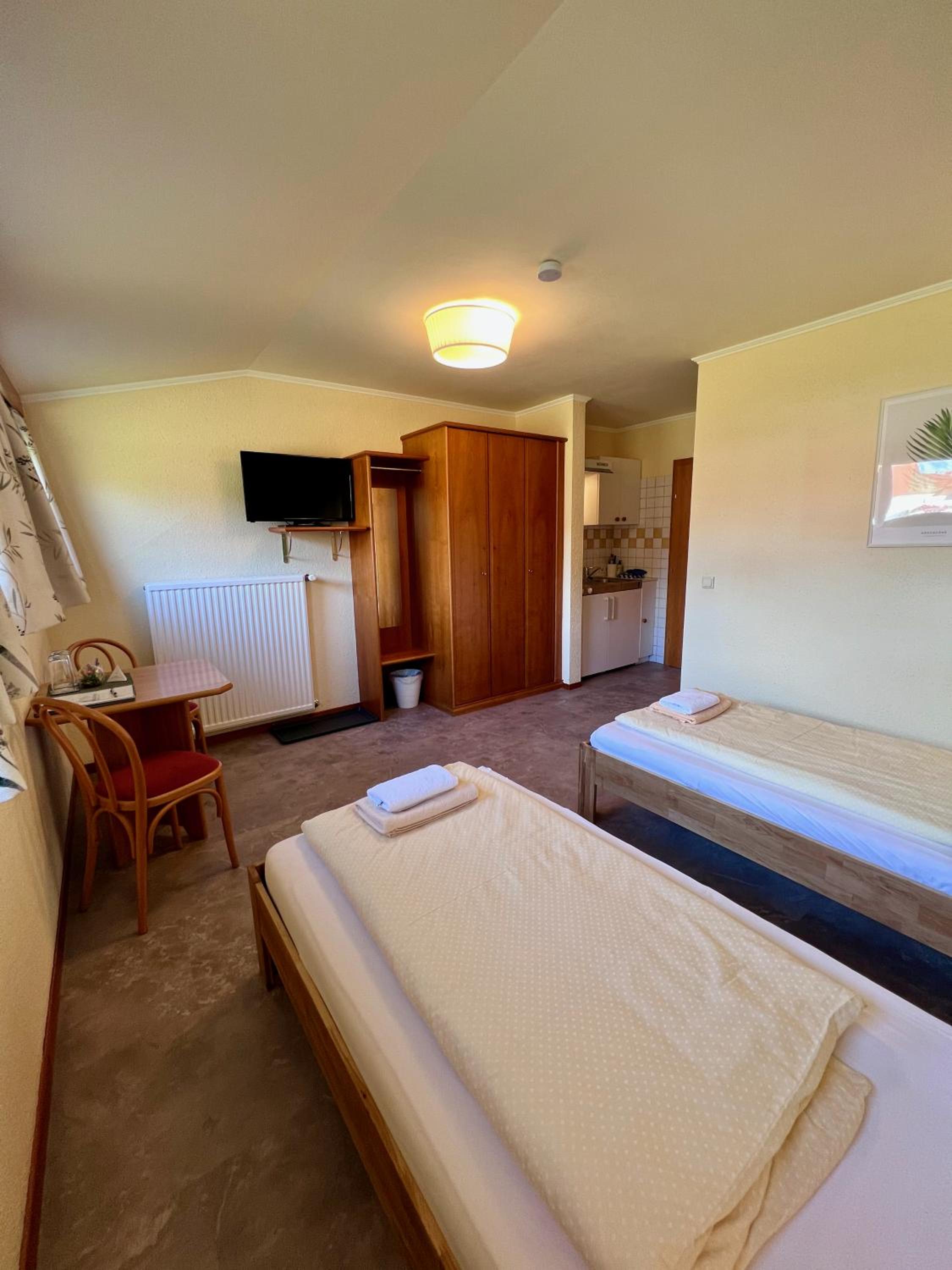 Double Room - Photo 11