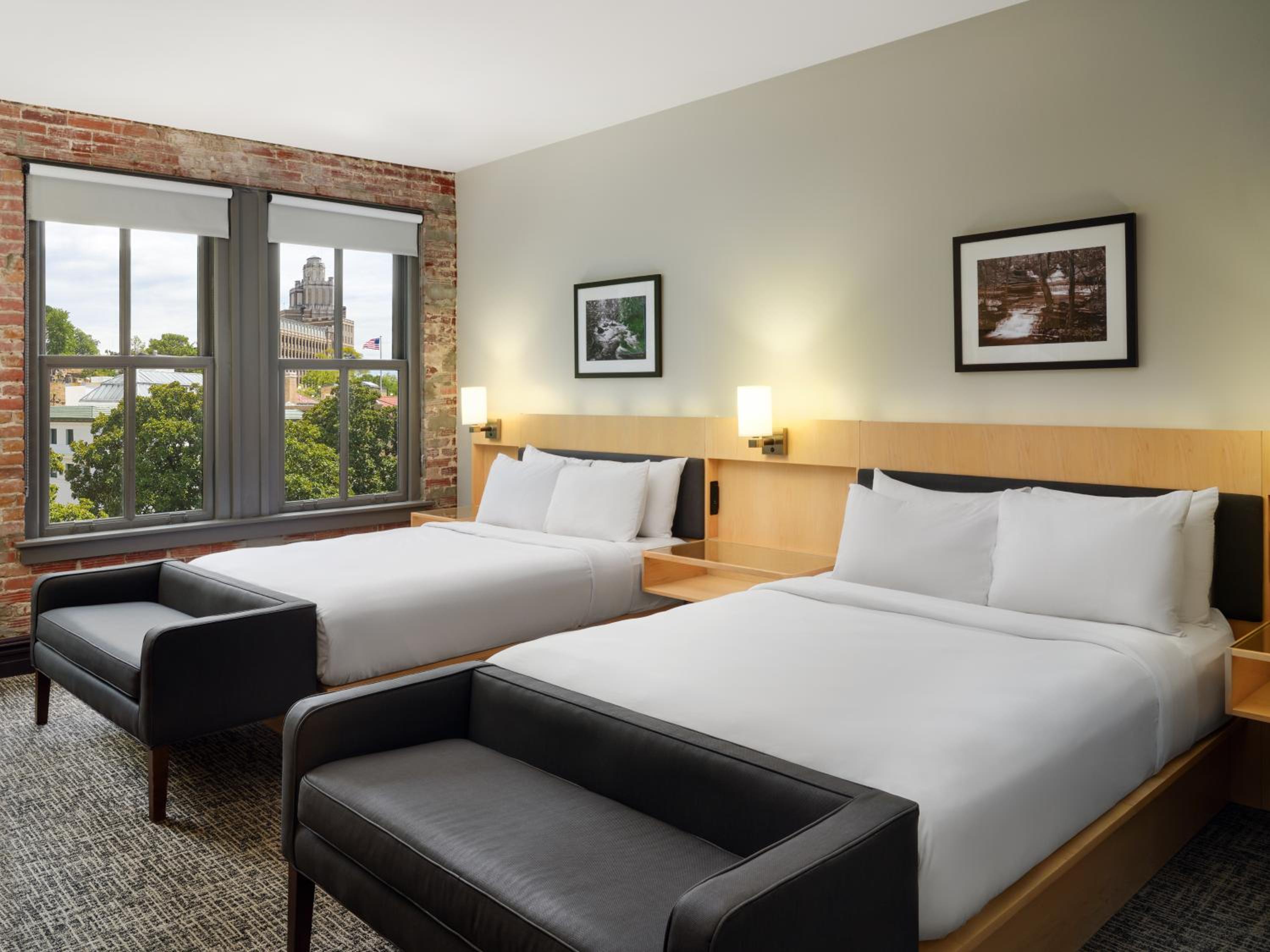 Queen Room with Two Queen Beds photo 3