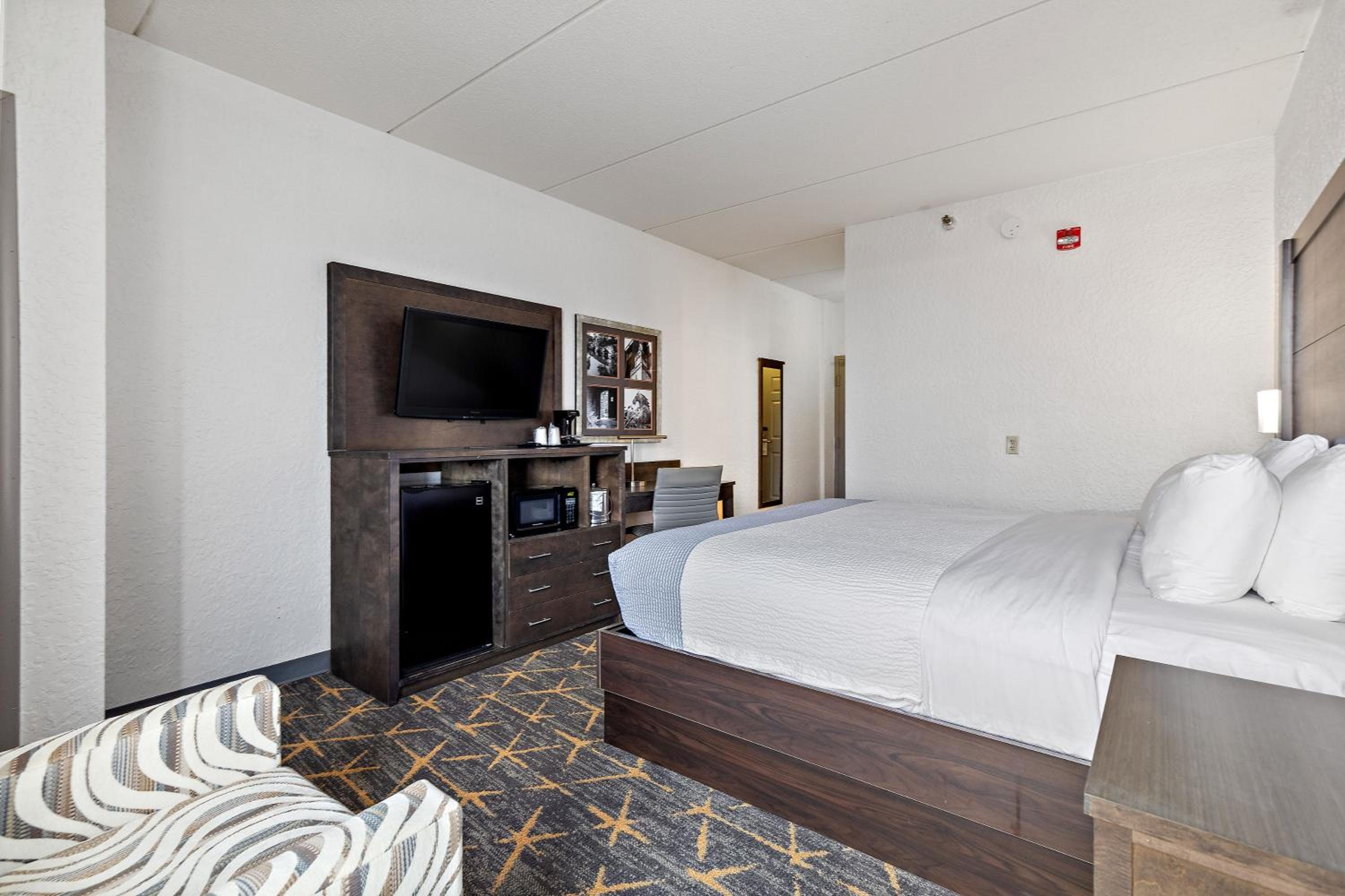 King Room - Non-Smoking - Photo 1