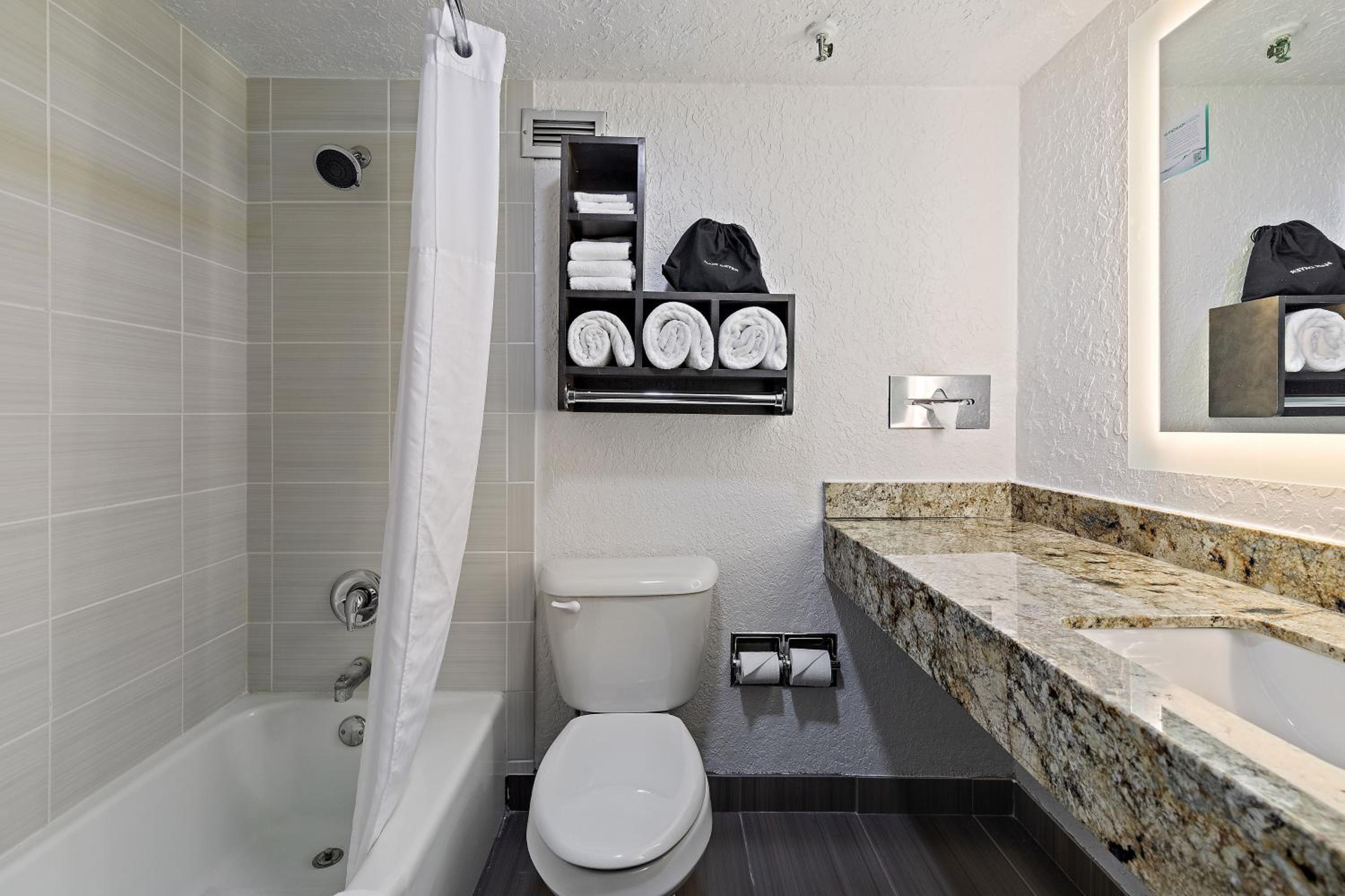 King Room - Non-Smoking - Photo 6