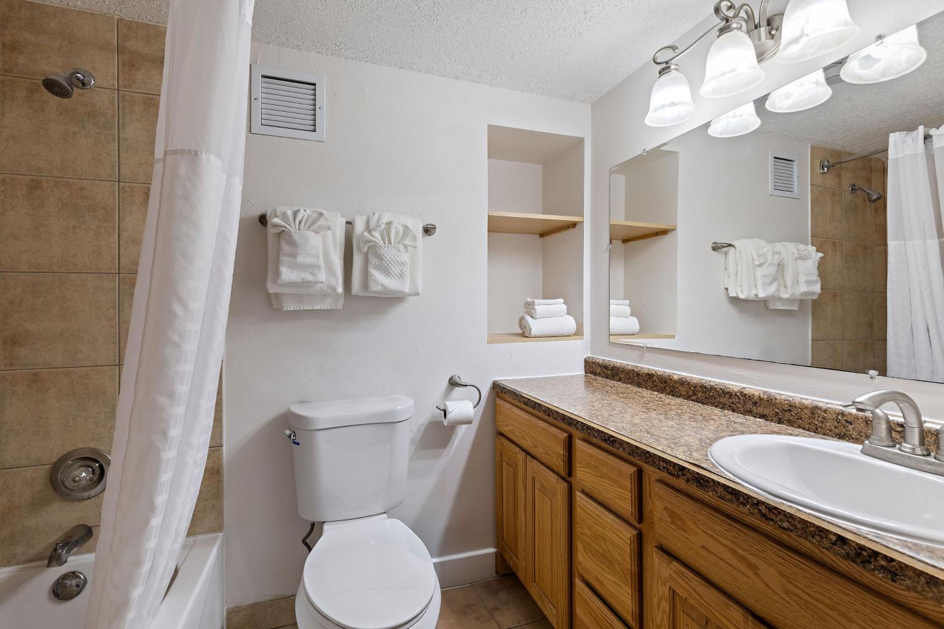 One -Bedroom Suite with Two Queen Beds, Non-Smoking - Photo 10