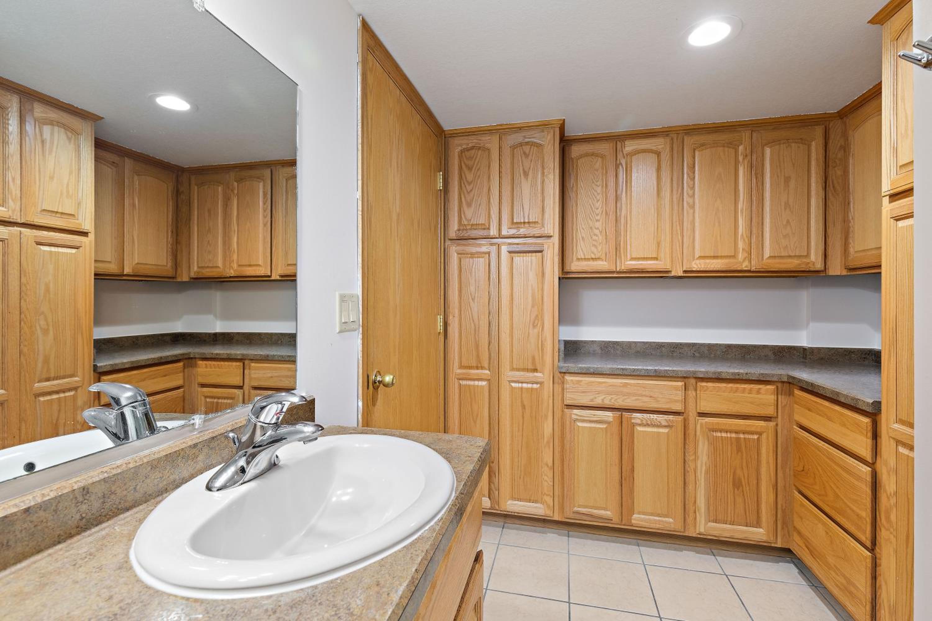 One -Bedroom Suite with Two Queen Beds, Non-Smoking - Photo 8