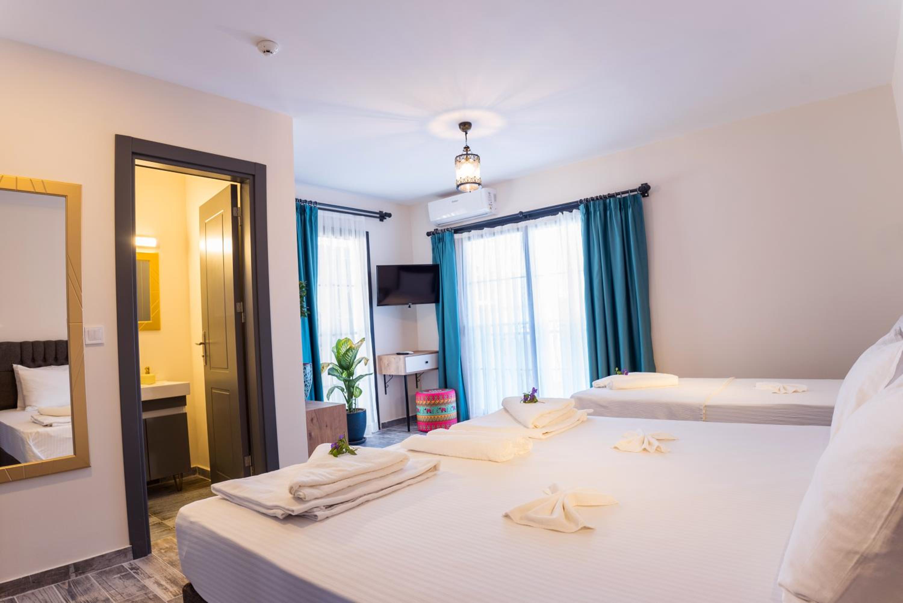 Deluxe Quadruple Room