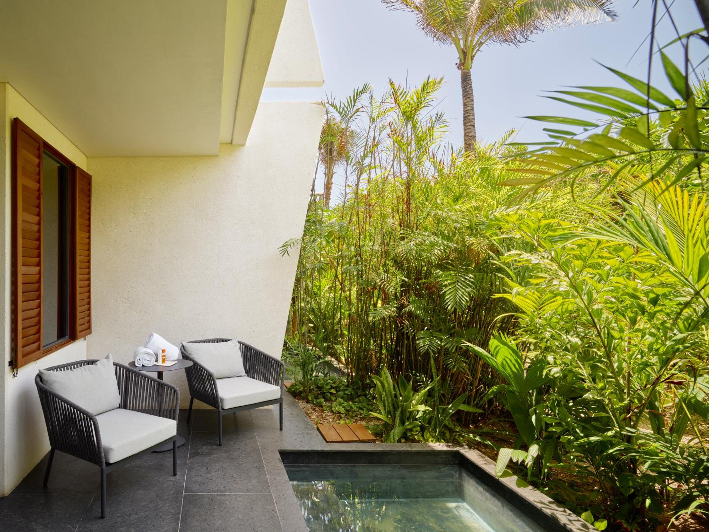 King Room with Tropical View - Photo 3
