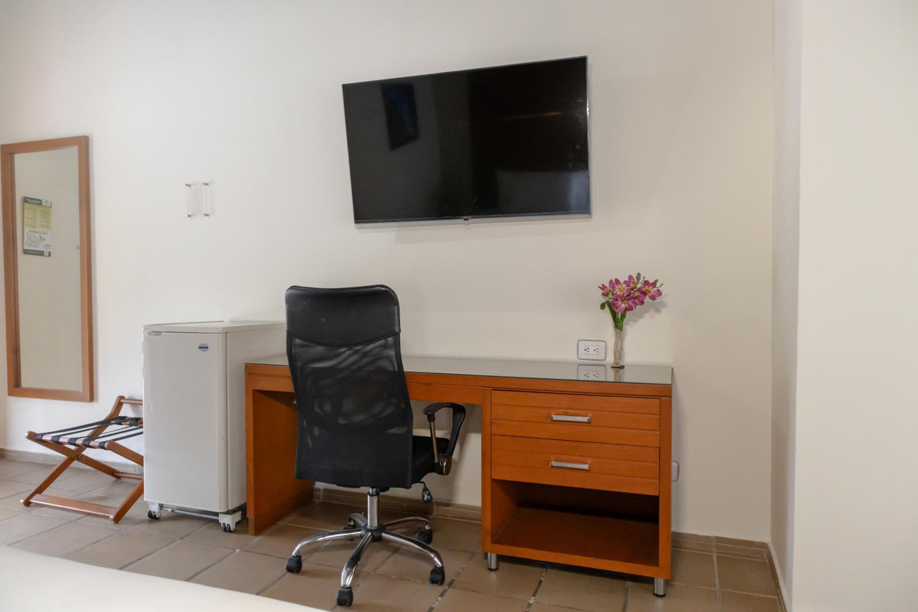 2 Double Beds Executive Room Non-Smoking - Photo 3