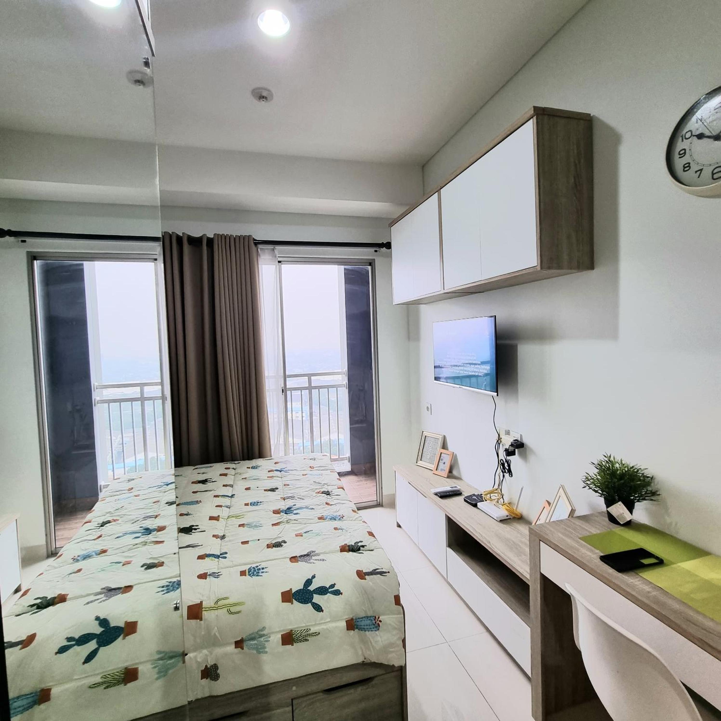 One-Bedroom Apartment photo 1