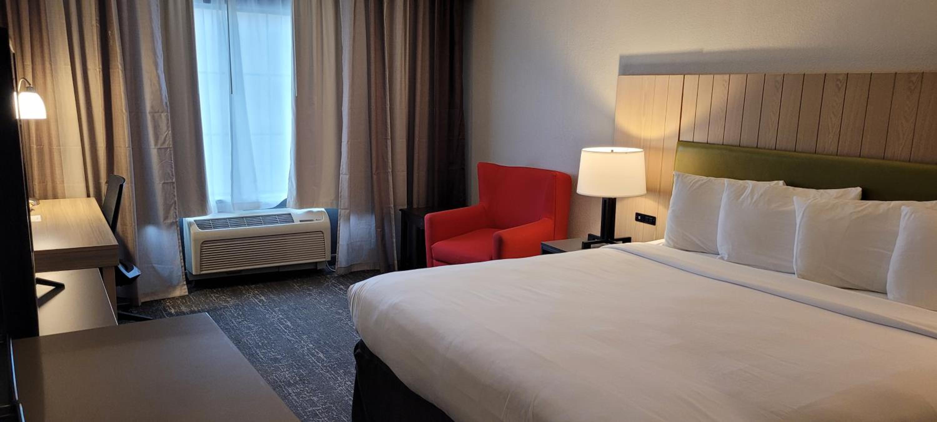 Guest King Room - Non Smoking - Disability Access photo 1
