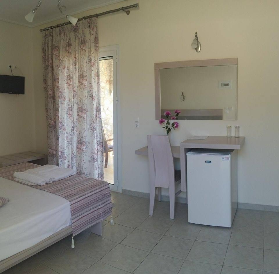 Double Room - Photo 5
