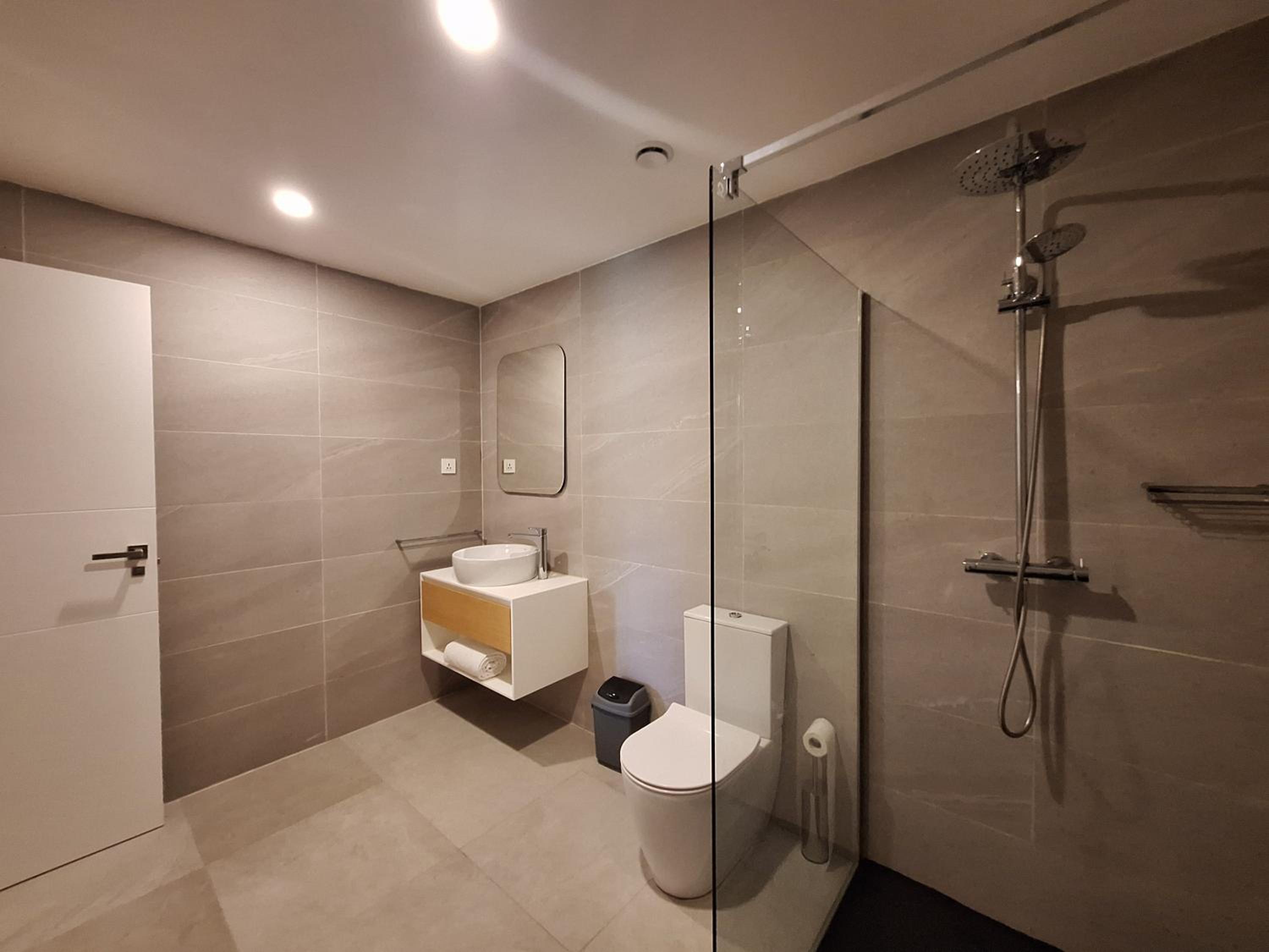 Large One Bedroom Apartment with terrace and garden photo 2